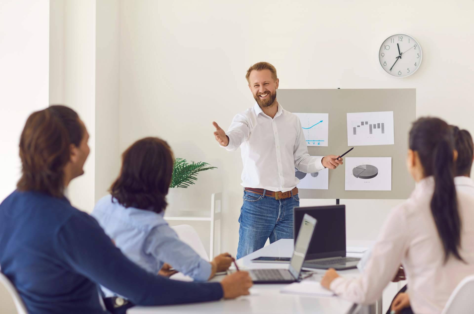 El asesor de emprendedores digitales Miguel Aguado (Asesoría Blogger) ofrece una masterclass para alcanzar el éxito empresarial en el entorno online