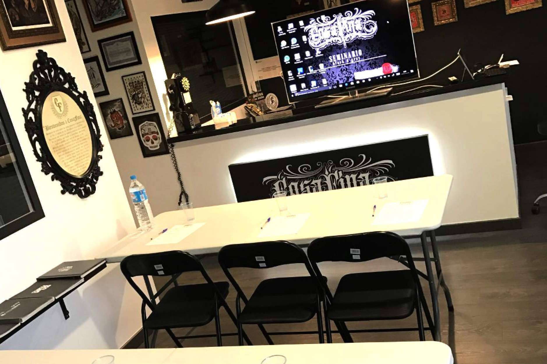 Los seminarios a artistas de Carlos Fabra para mejorar las habilidades de tatuaje