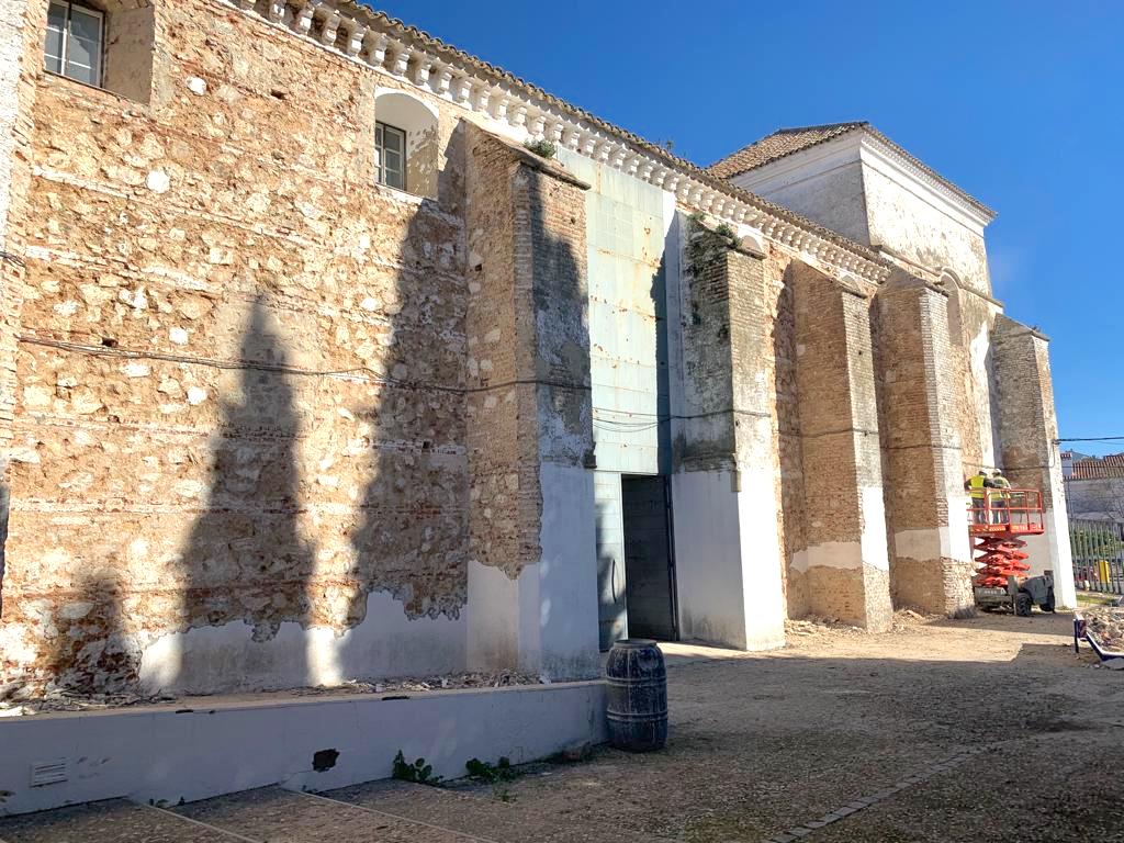 Comienzan las obras de rehabilitación de la fachada del “IES El Carmen”. – Cazalla de la Sierra
