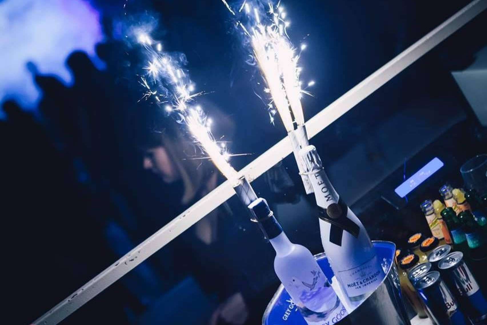 La amplia variedad de bengalas de Petardos AM para eventos