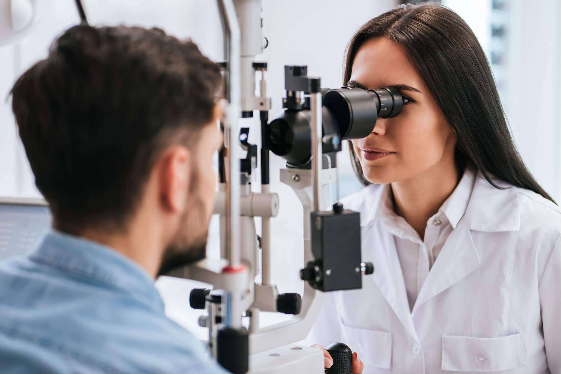 ¿Qué son las miodesopsias y cómo afectan?