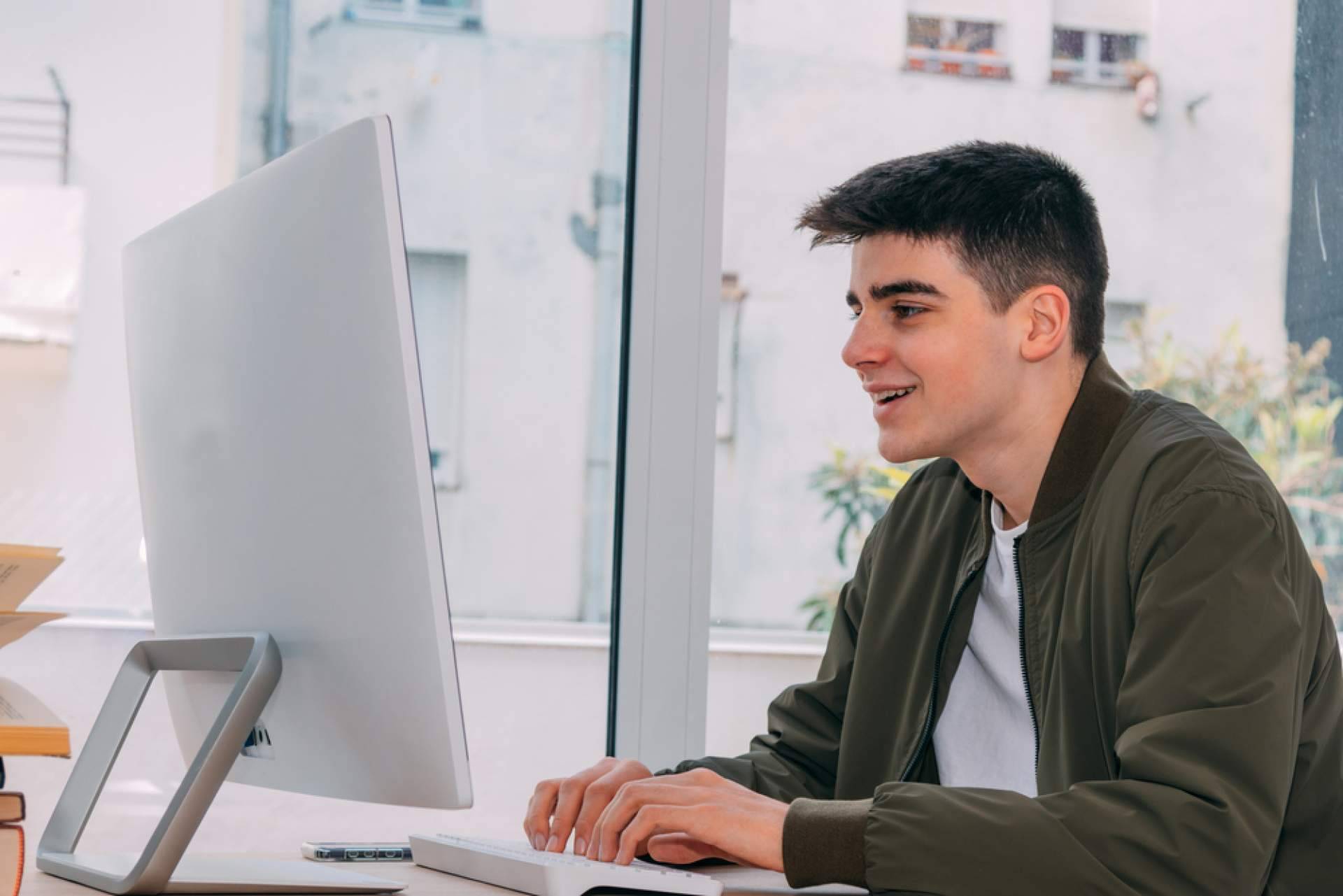 Siendo una de las profesiones más demandadas, Gesenco Formación ofrece formación en programación y diseño web