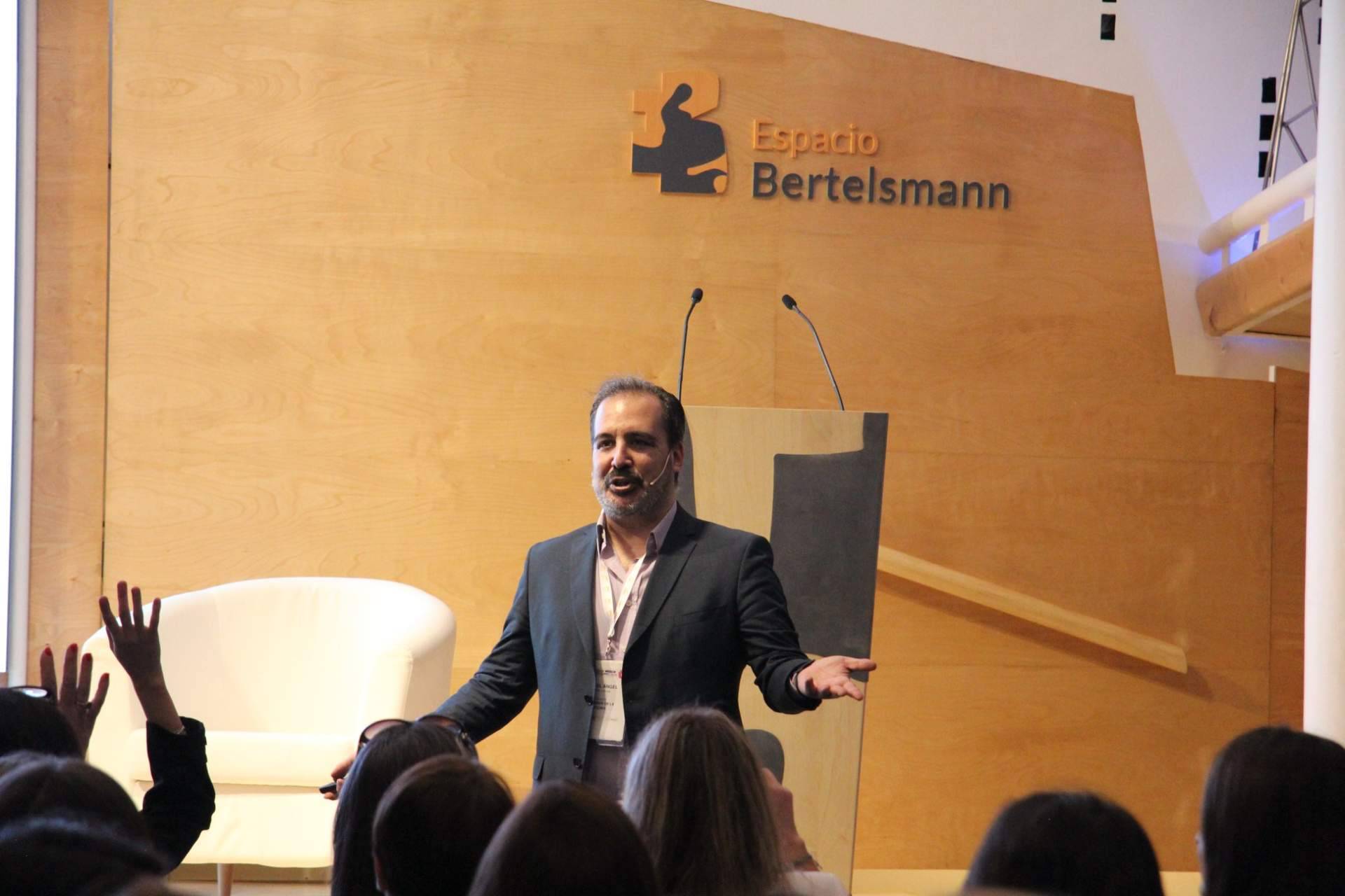 La importancia de humanizar las marcas; el caso de Humanos en la Oficina y su influencia en la nueva comunicación