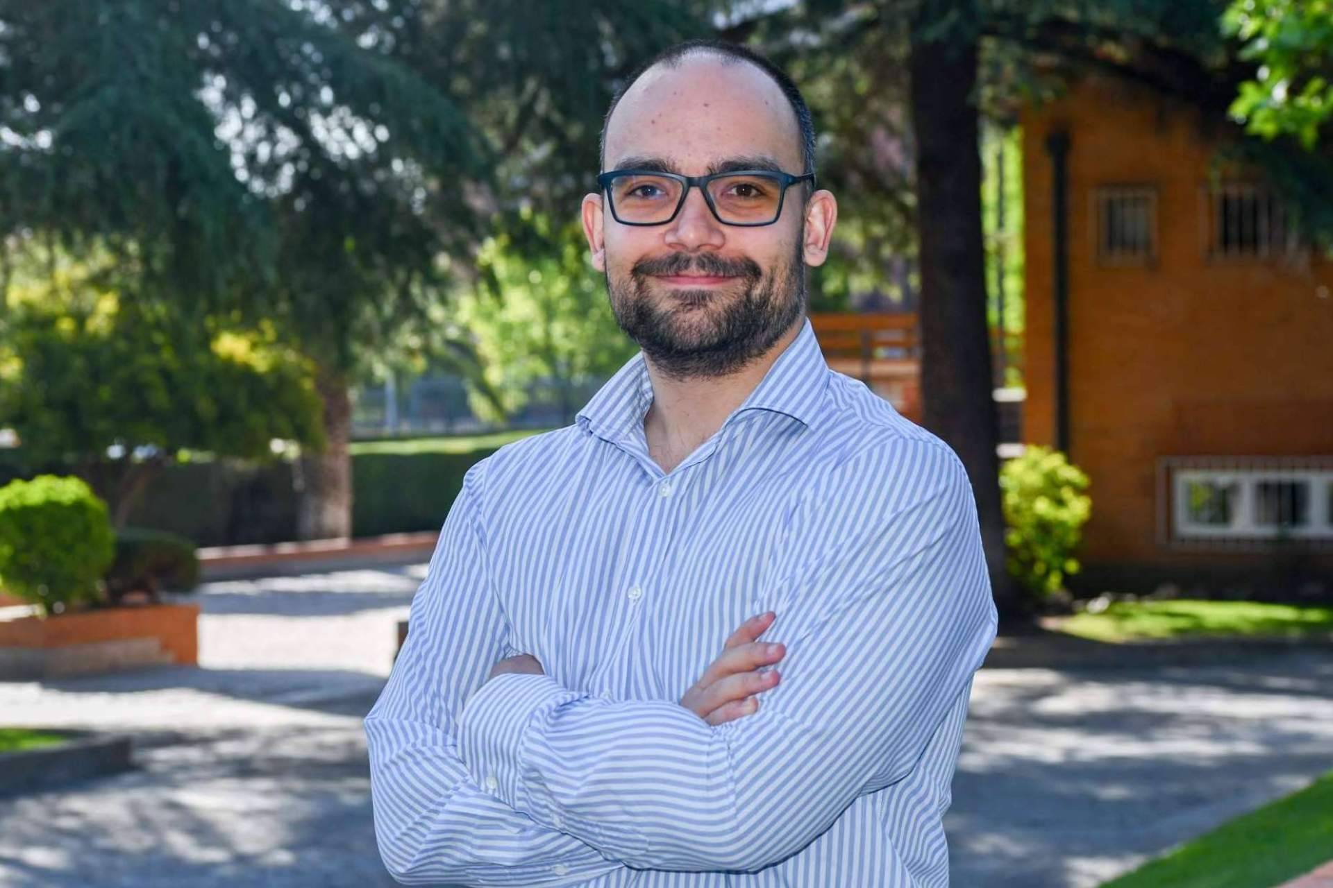 Rodrigo Benito García da la vuelta a las convenciones del aprendizaje de idiomas en su debut literario