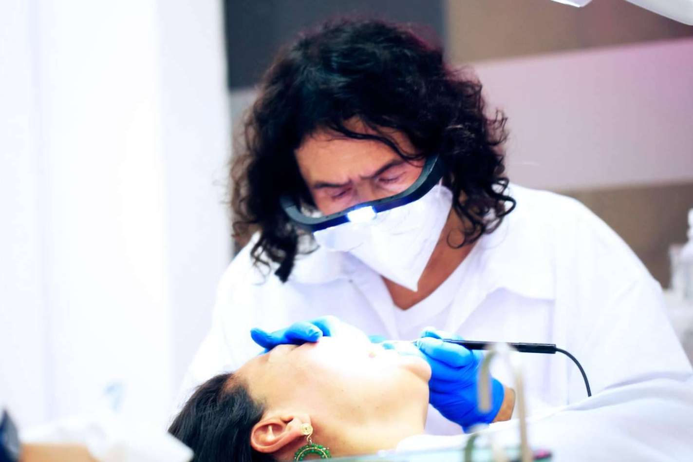 La larga experiencia en Odontología de Marlon Becerra