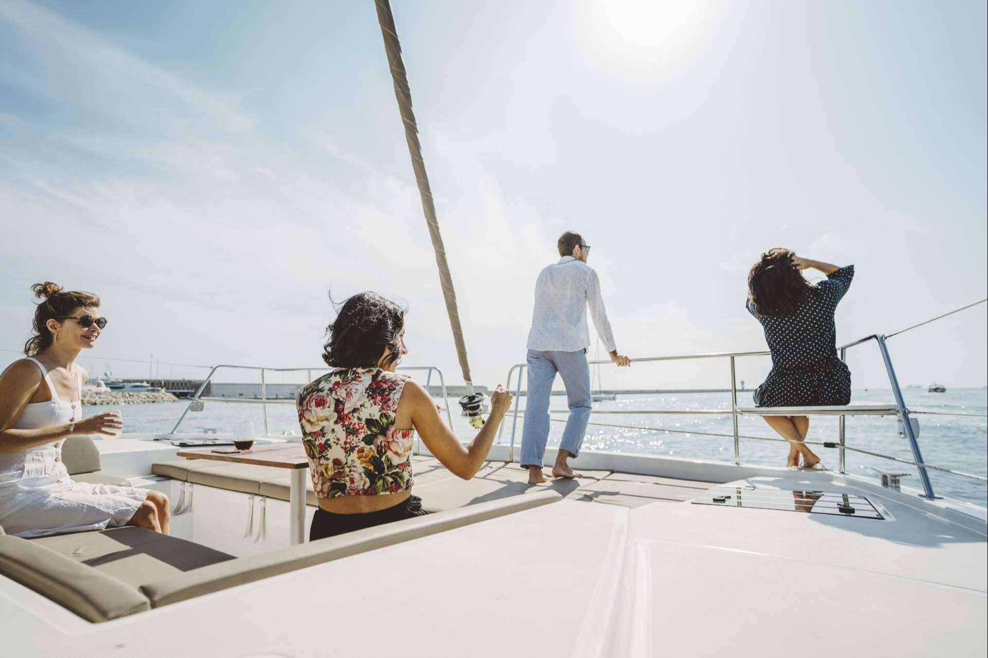 Tener un evento de empresa y alquilar un barco, con Sondevela
