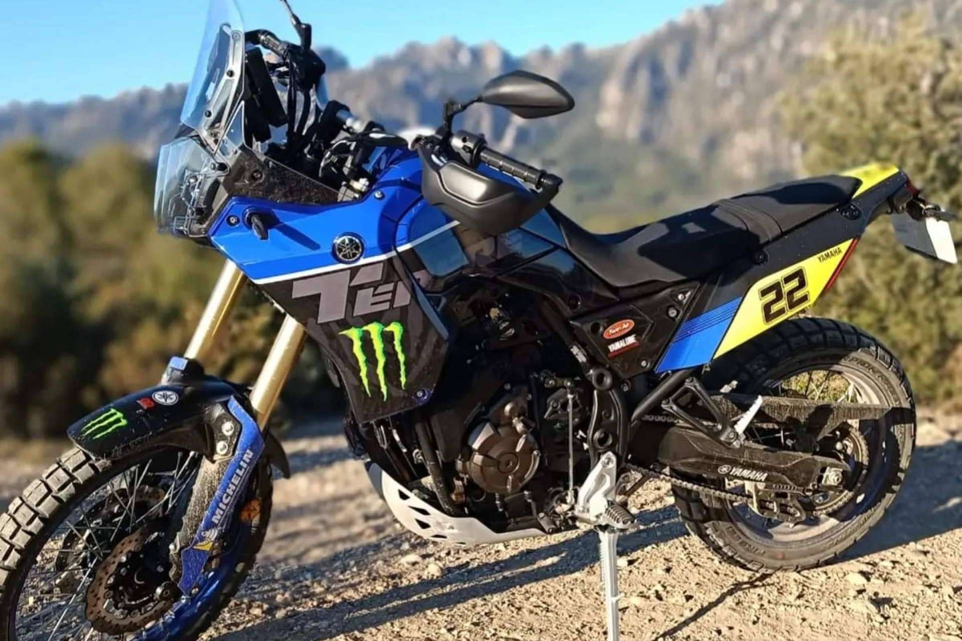 Los adhesivos personalizados para motos de motocross de ADHESIVOSEMBARRADOS