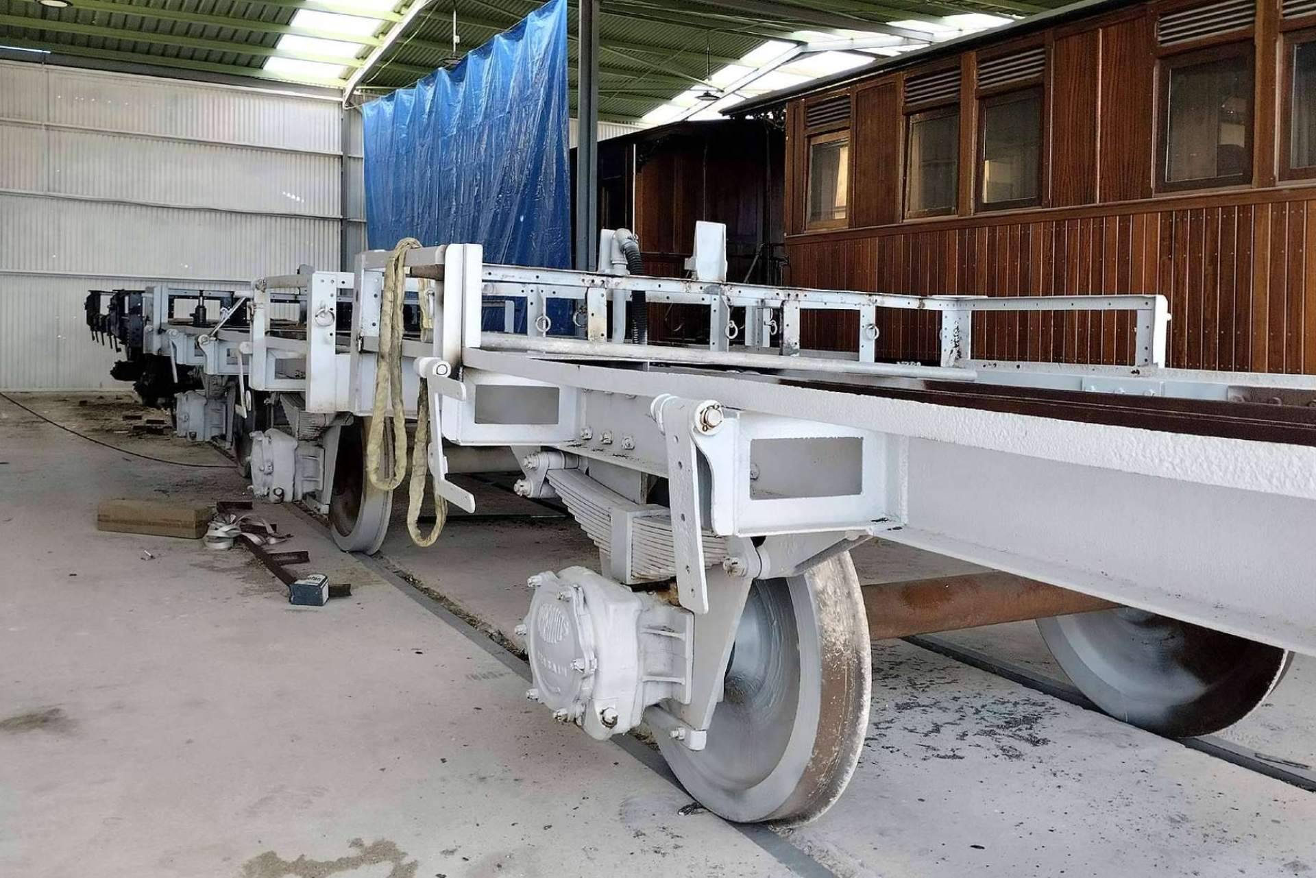 La Fundación del Patrimonio Ferroviario ha iniciado la restauración de dos históricos vagones de ENDESA