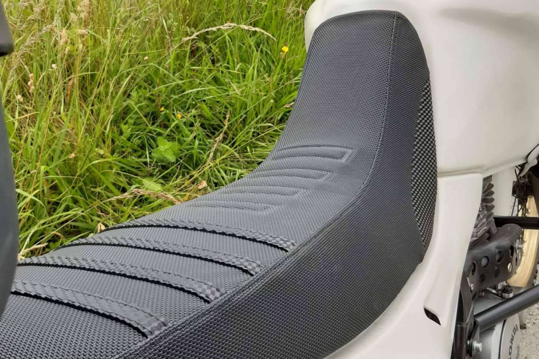 JM Fundas ofrece asientos más cómodos para viajar en moto