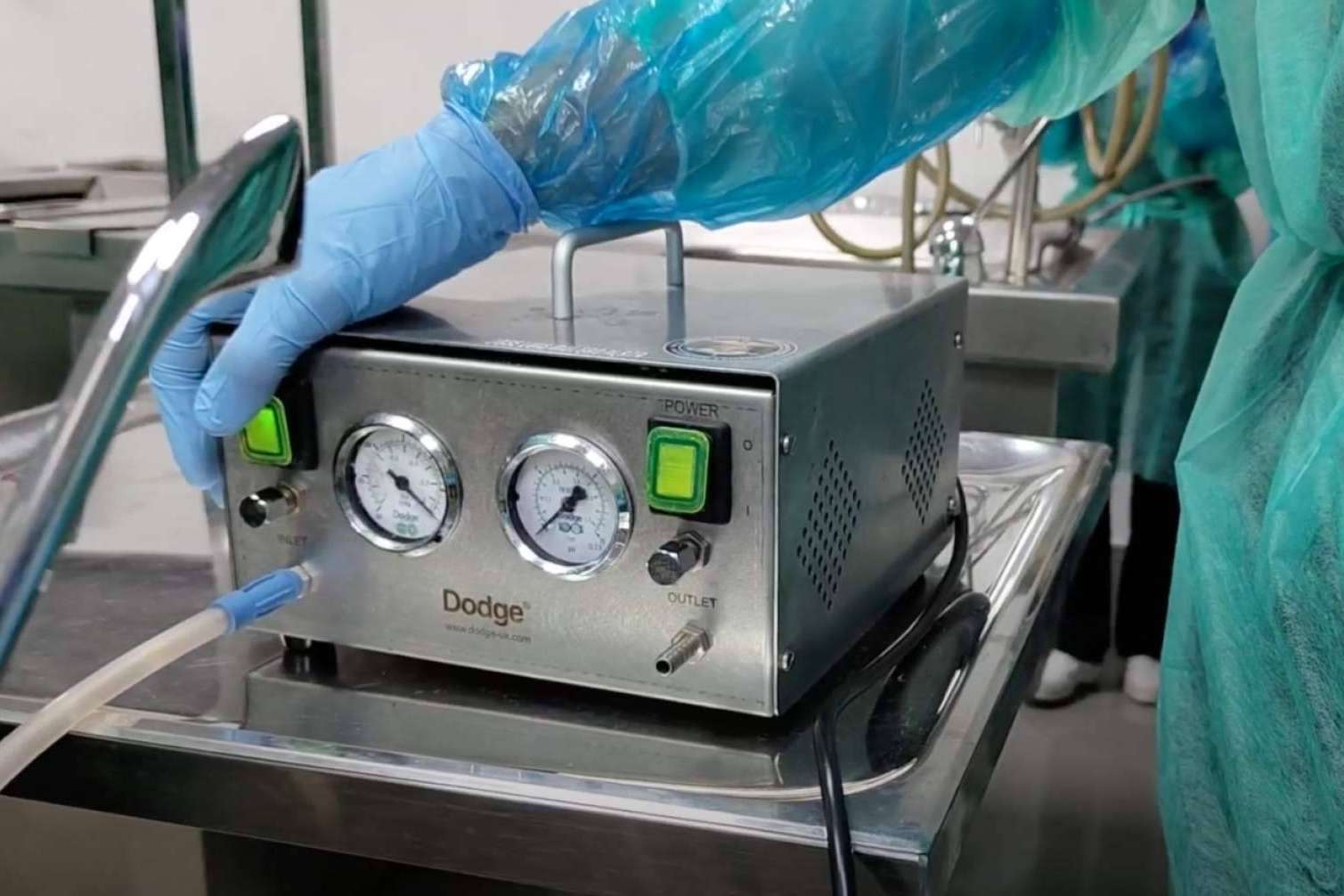 El innovador sistema de inyección mecánica que simplifica la actividad de tanatopraxia