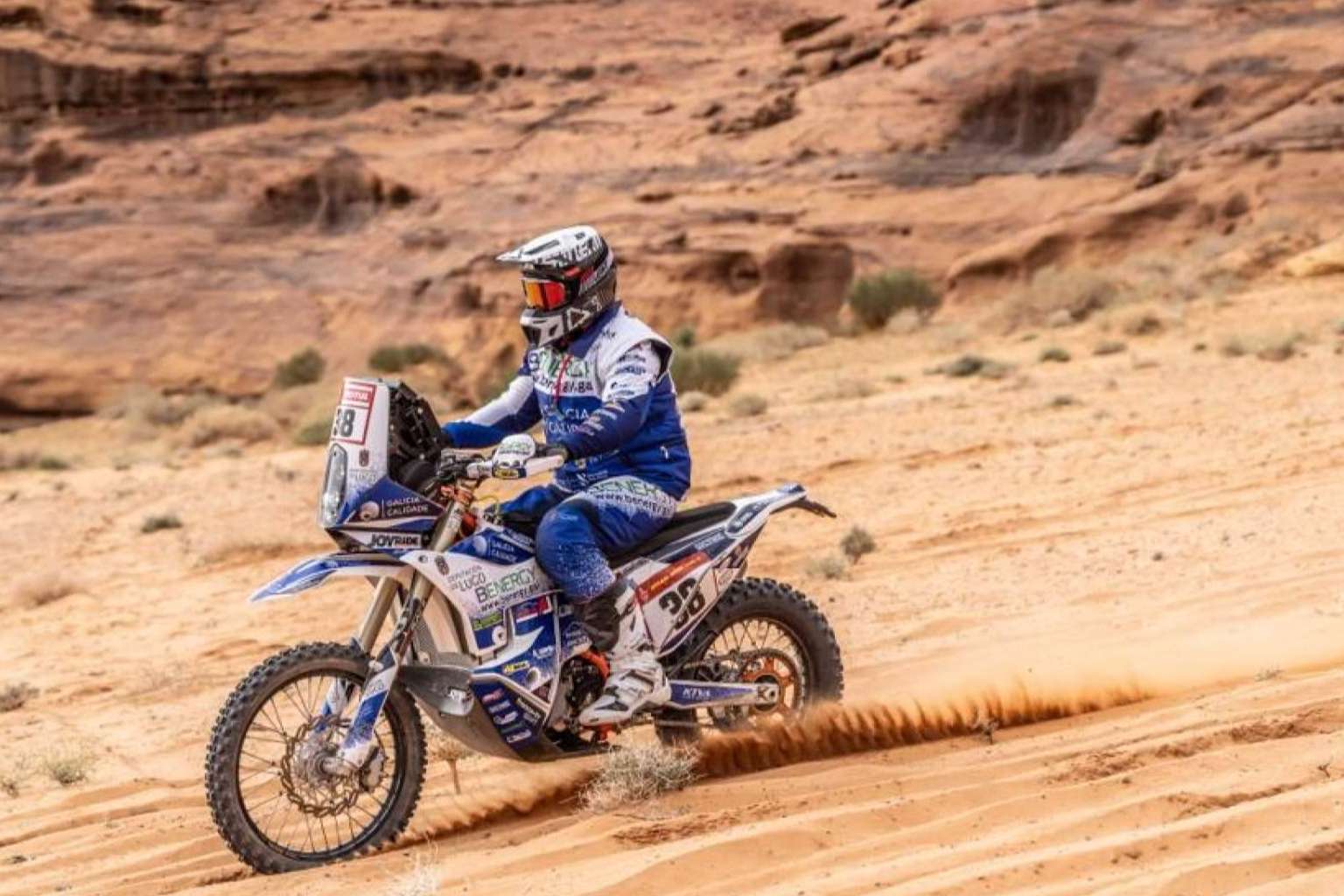 Ropa para moto a medida con ADHESIVOSEMBARRADOS