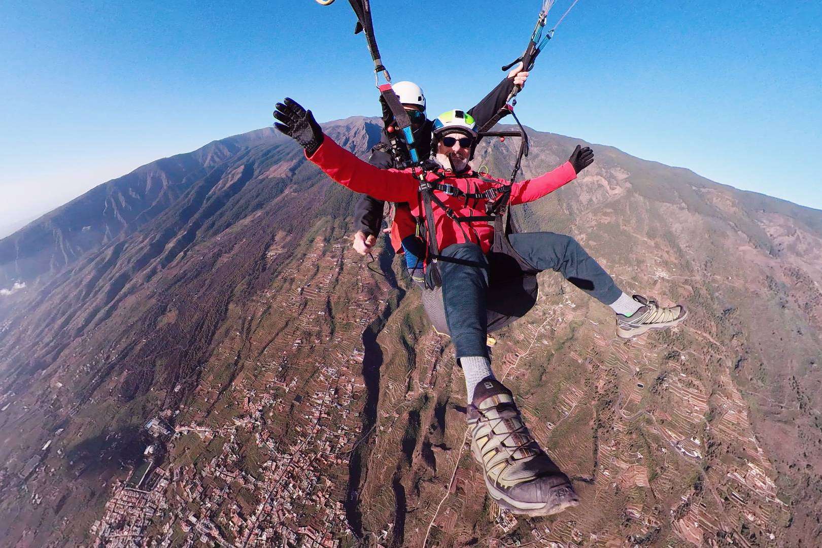 Descubriendo Tenerife desde el aire, vuelos en parapente biplaza con Enminube Parapente
