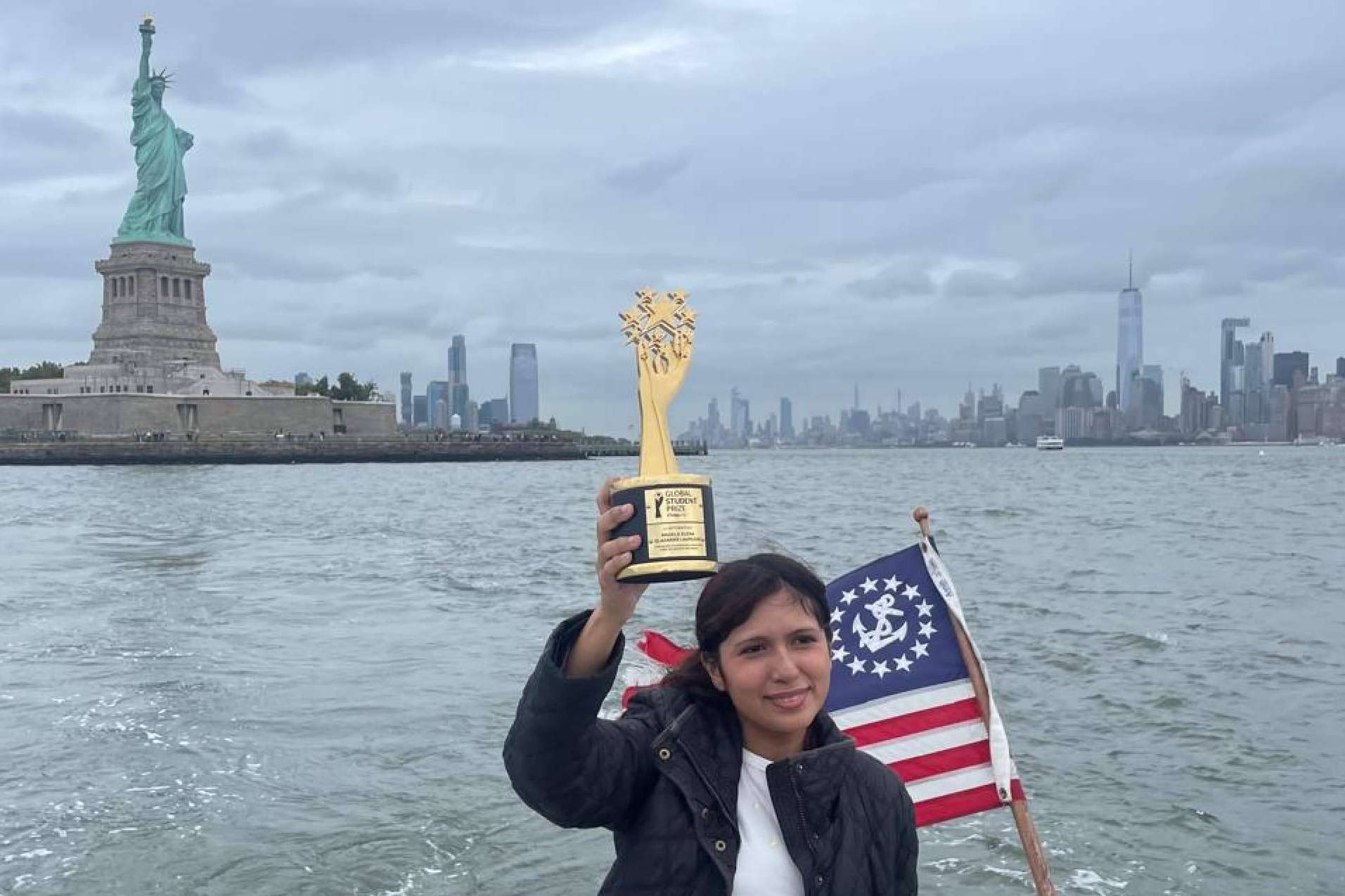 PendieOrgullo Latino; Primera mujer destaca al Ganar el Global Student Prize 2024