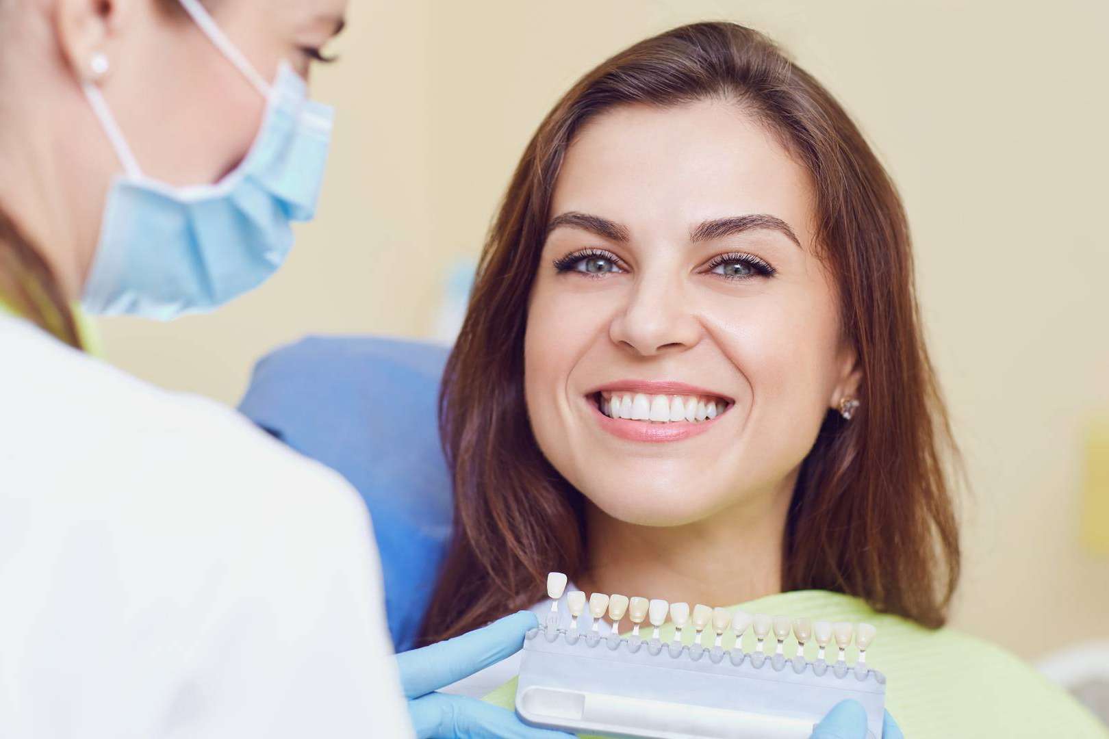 Los implantes dentales, inversión clave para la salud bucodental y estética, con precios que varían según múltiples factores