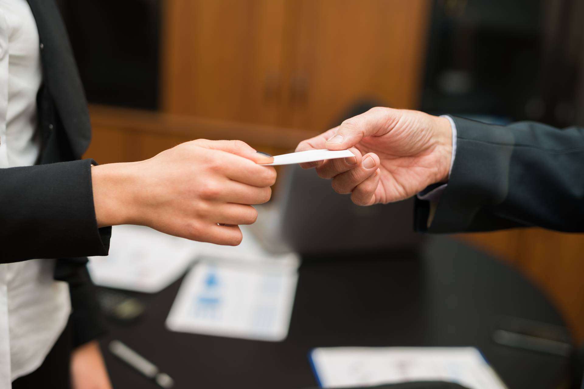 Simplificar el networking; Cómo Knowee permite olvidar las tarjetas de papel