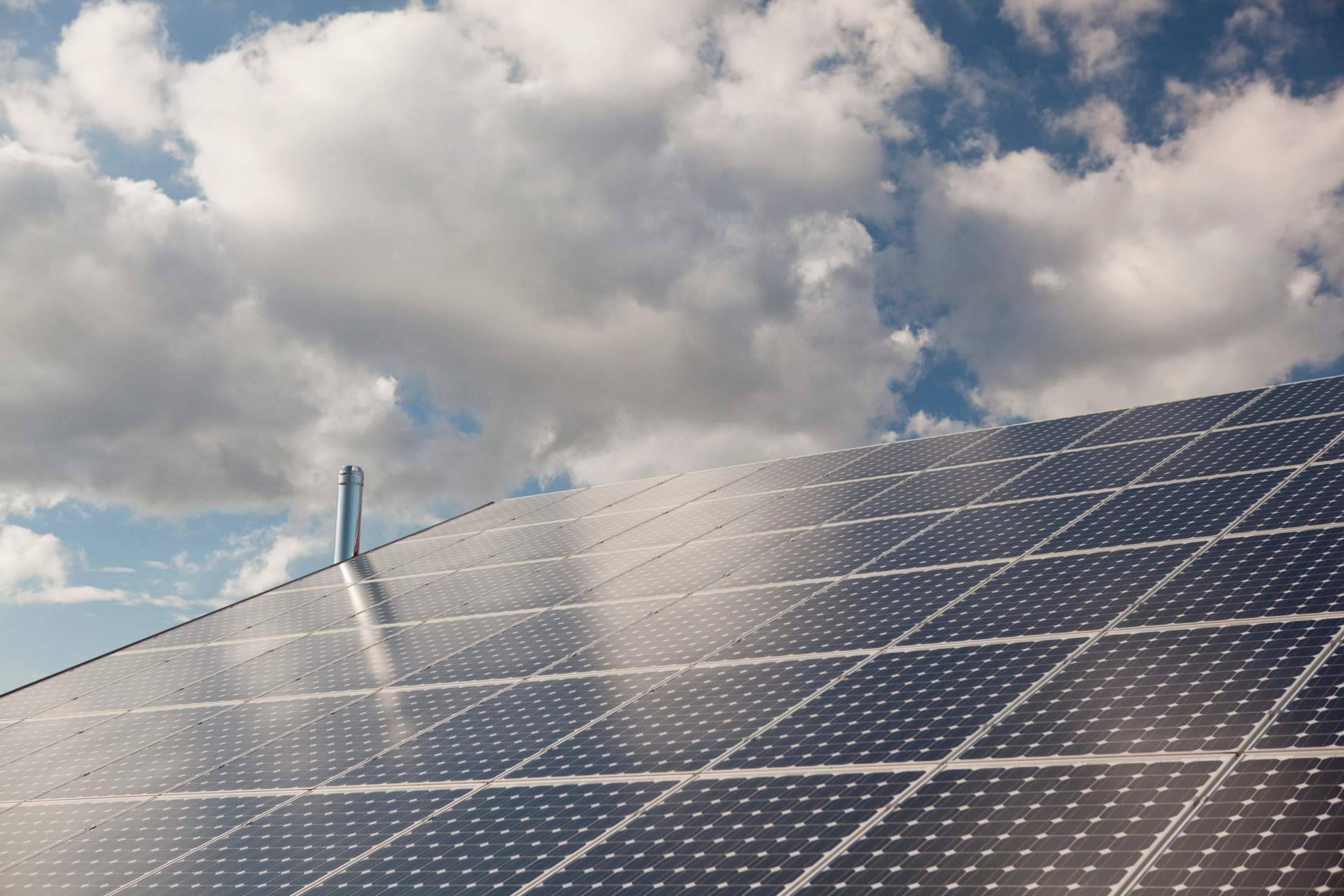 UniEléctrica suma los acumuladores solares a su oferta en eficiencia energética
