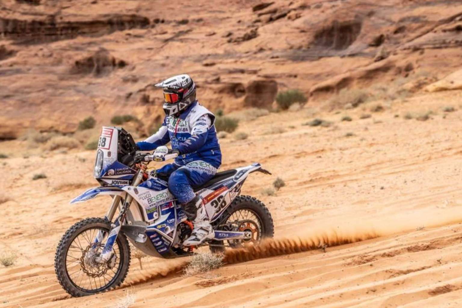 ADHESIVOSEMBARRADOS lanza adhesivos personalizados para motos offroad con máxima resistencia