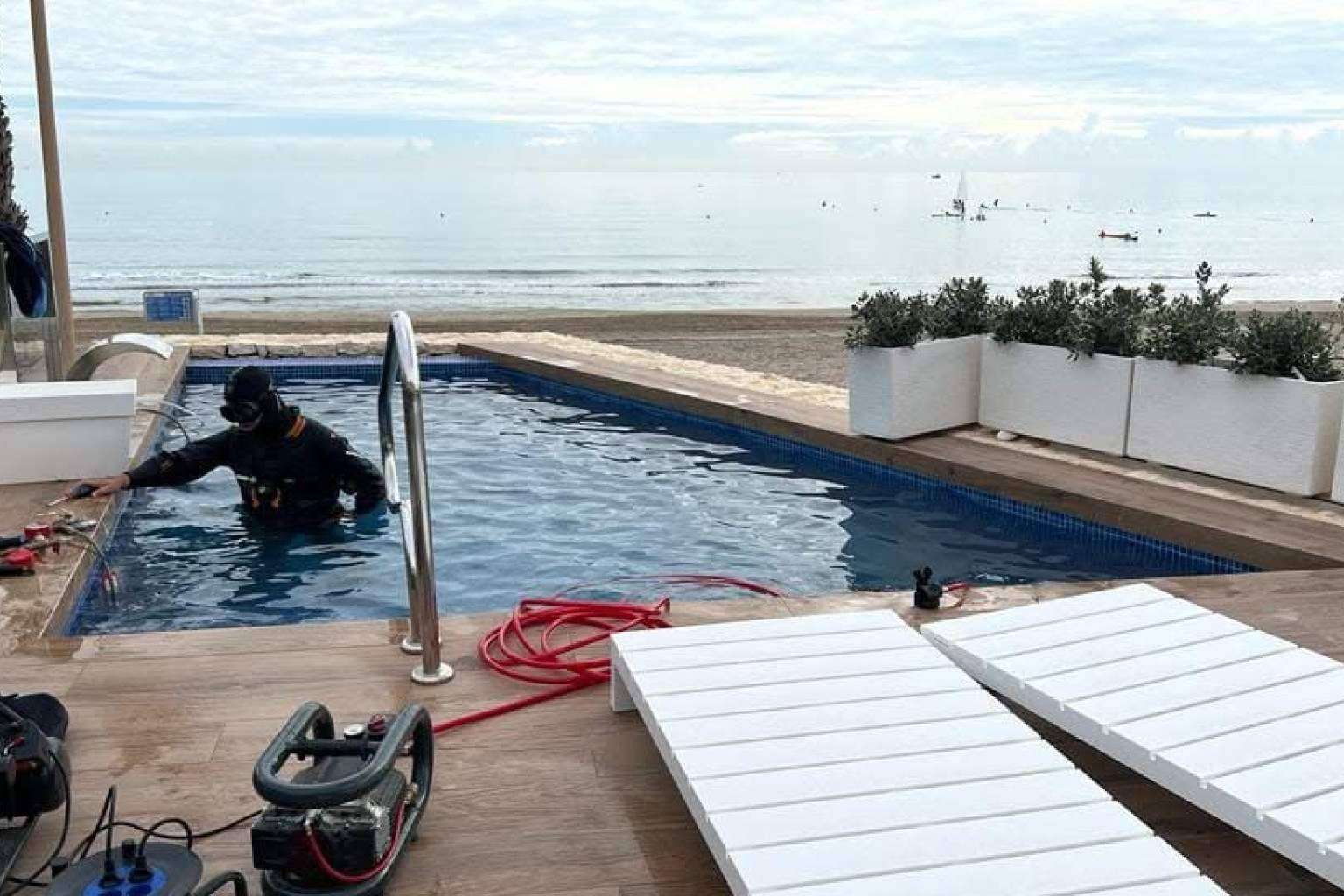 Sin obras ni complicaciones; No Más Fugas repara fugas en piscinas con máxima eficacia