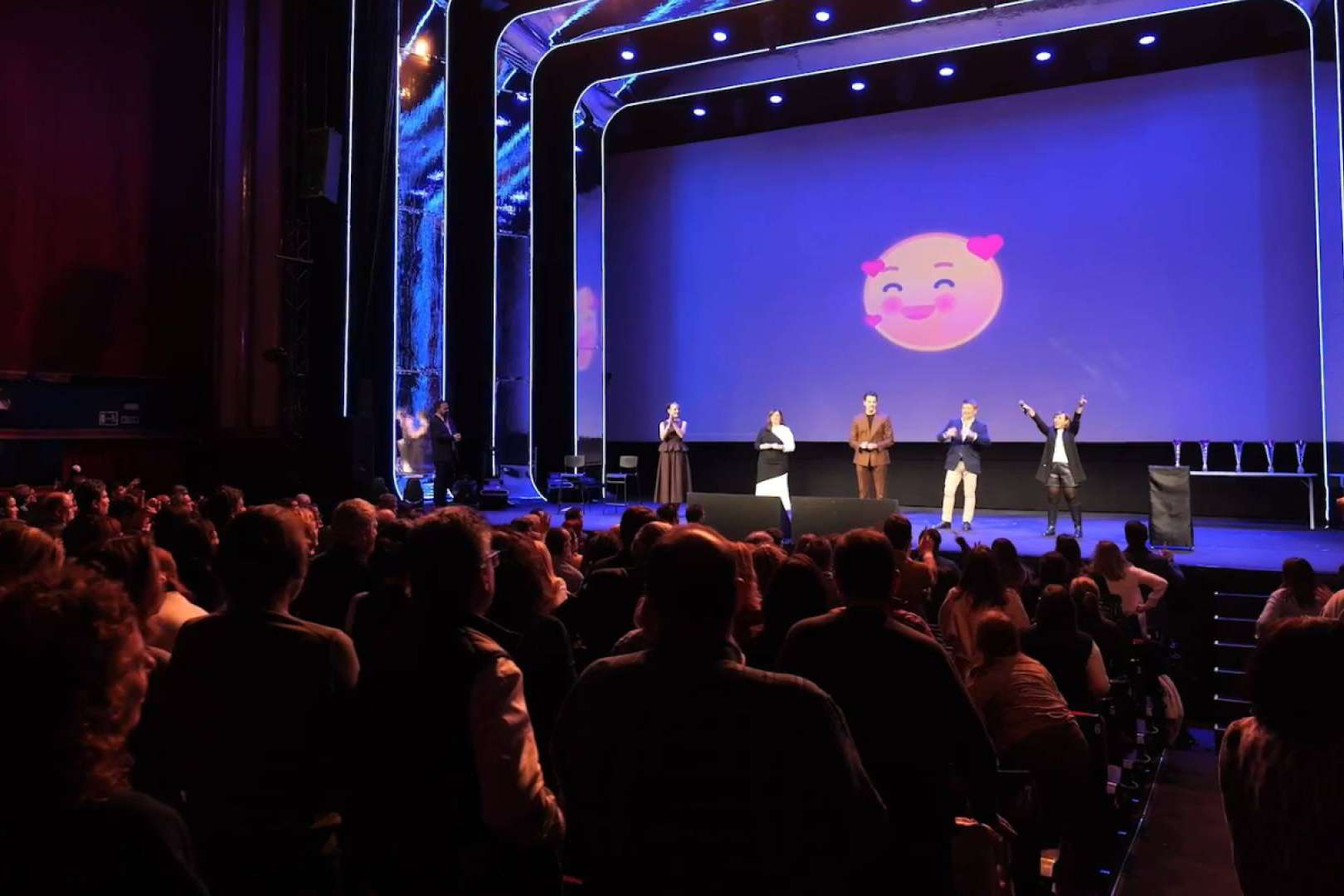 Casi todo el compromiso en el trabajo depende de un jefe; la revolución de los top human leaders