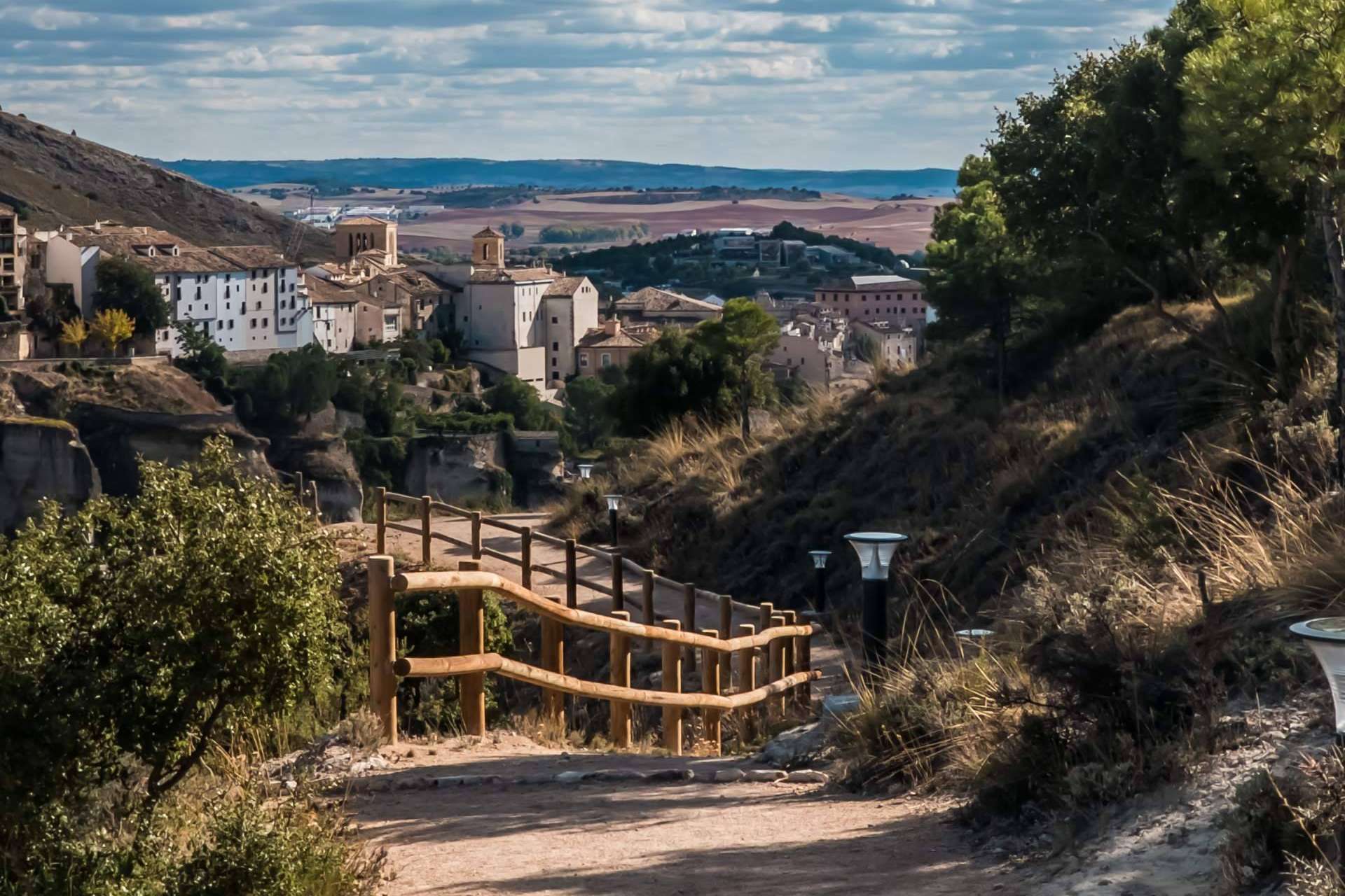 Apartamentos turísticos en Cuenca; vivir marzo entre naturaleza y tradición