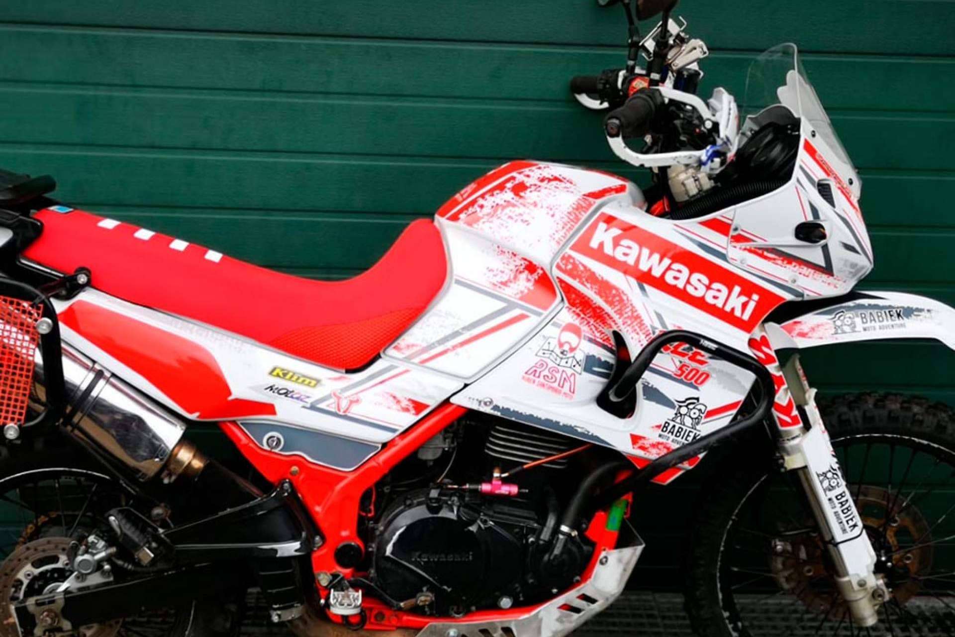 ADHESIVOSEMBARRADOS impulsa la personalización de motos off-road con kits de adhesivos exclusivos
