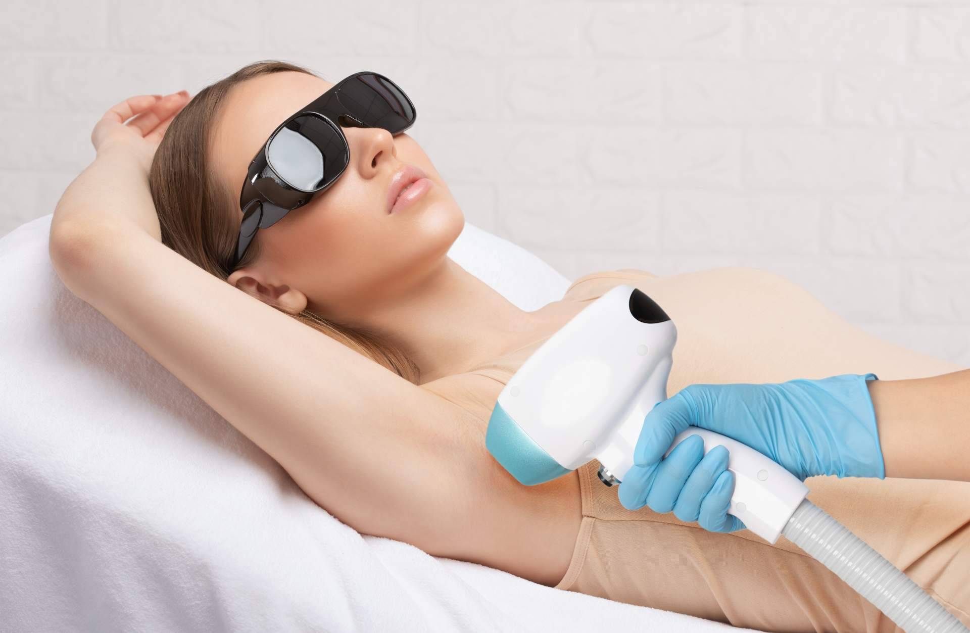 La depilación láser se integra en las rutinas beauty preverano, debido a sus beneficios en la piel