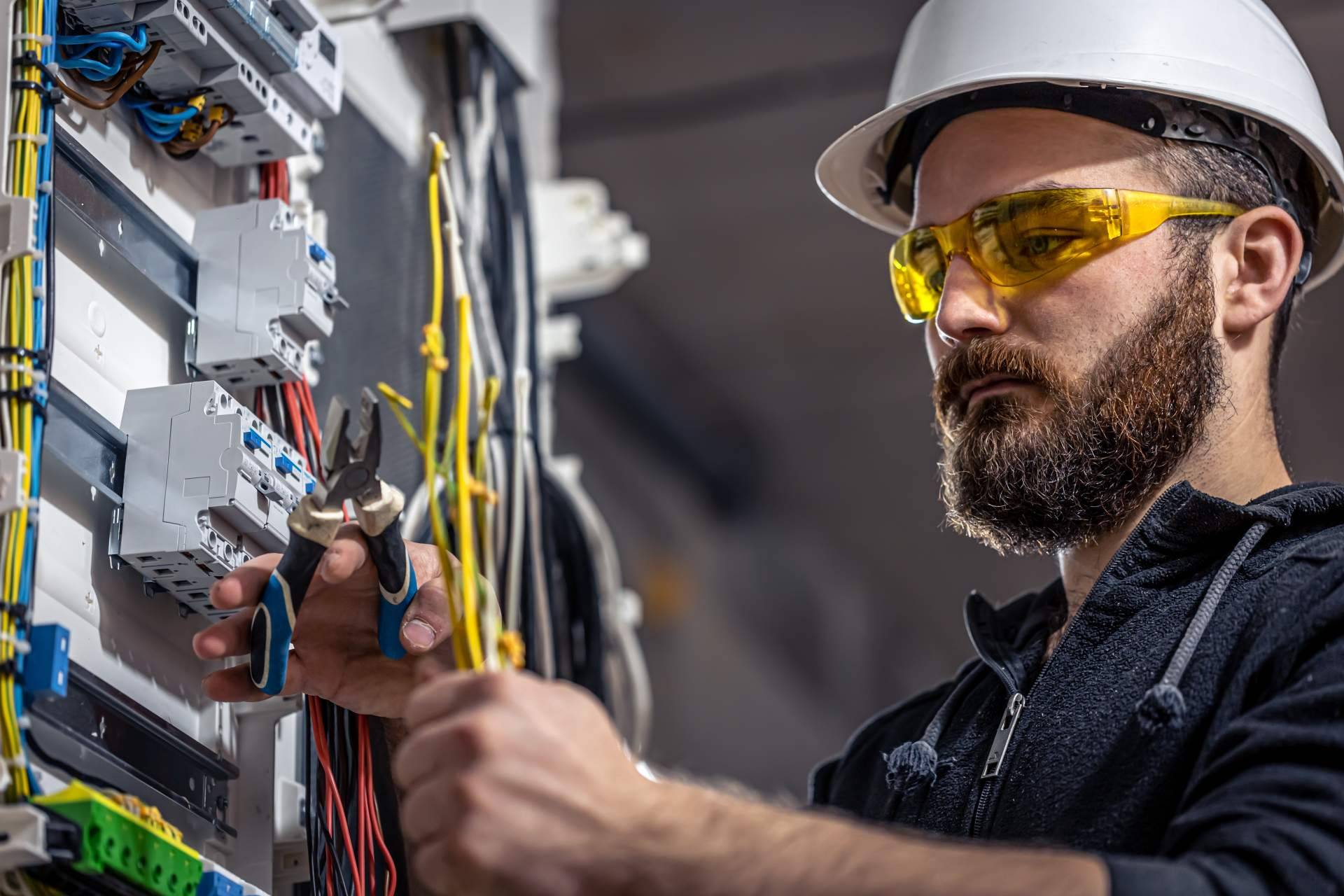 Reparaciones González y su servicio de electricistas Cártama y Calahonda 24h