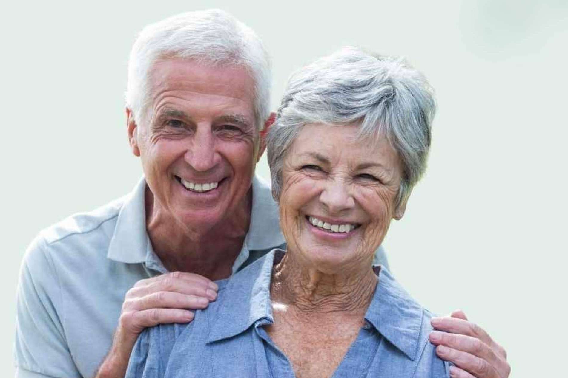 Salud Bucodental en la Tercera Edad; Desafíos y soluciones para mantener una sonrisa sana con el paso del tiempo