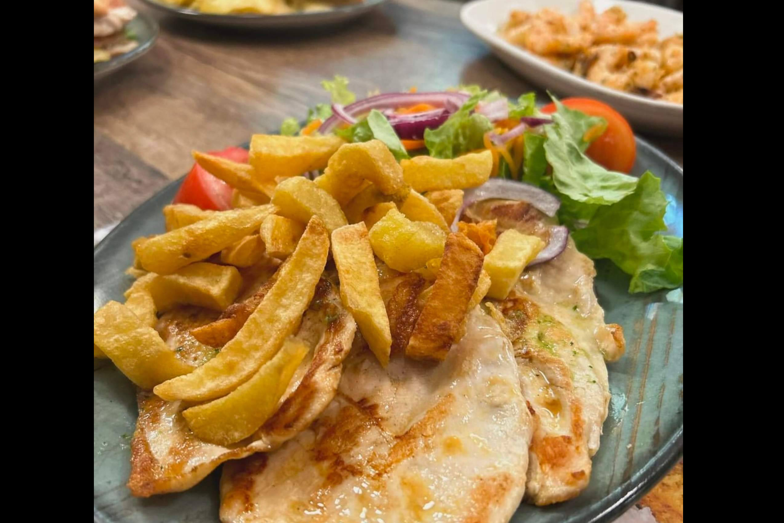Raciones para compartir con calidad y precios irresistibles en Taberna La Española