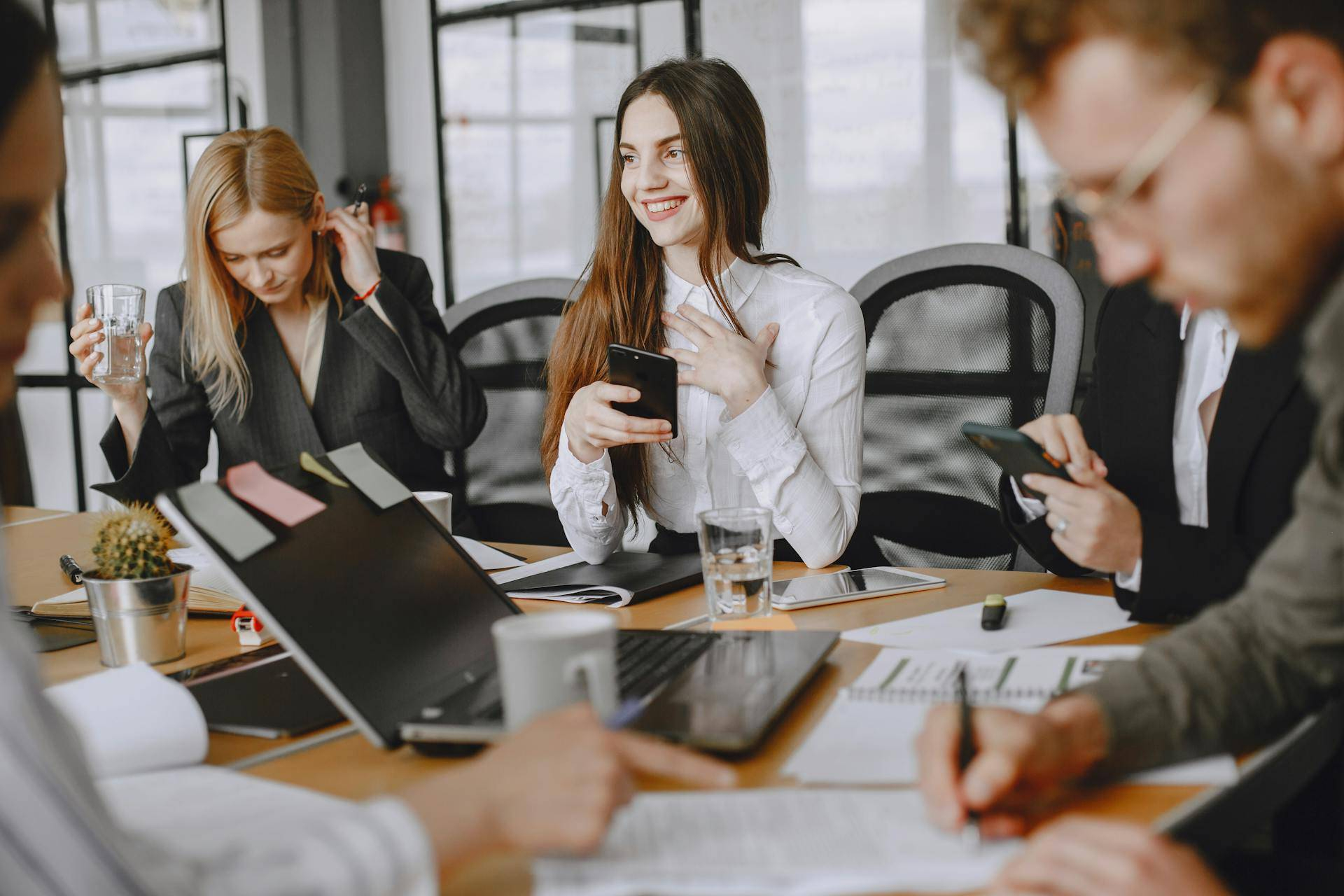 ¿Cómo elegir la agencia de comunicación idónea? Claves para una decisión estratégica