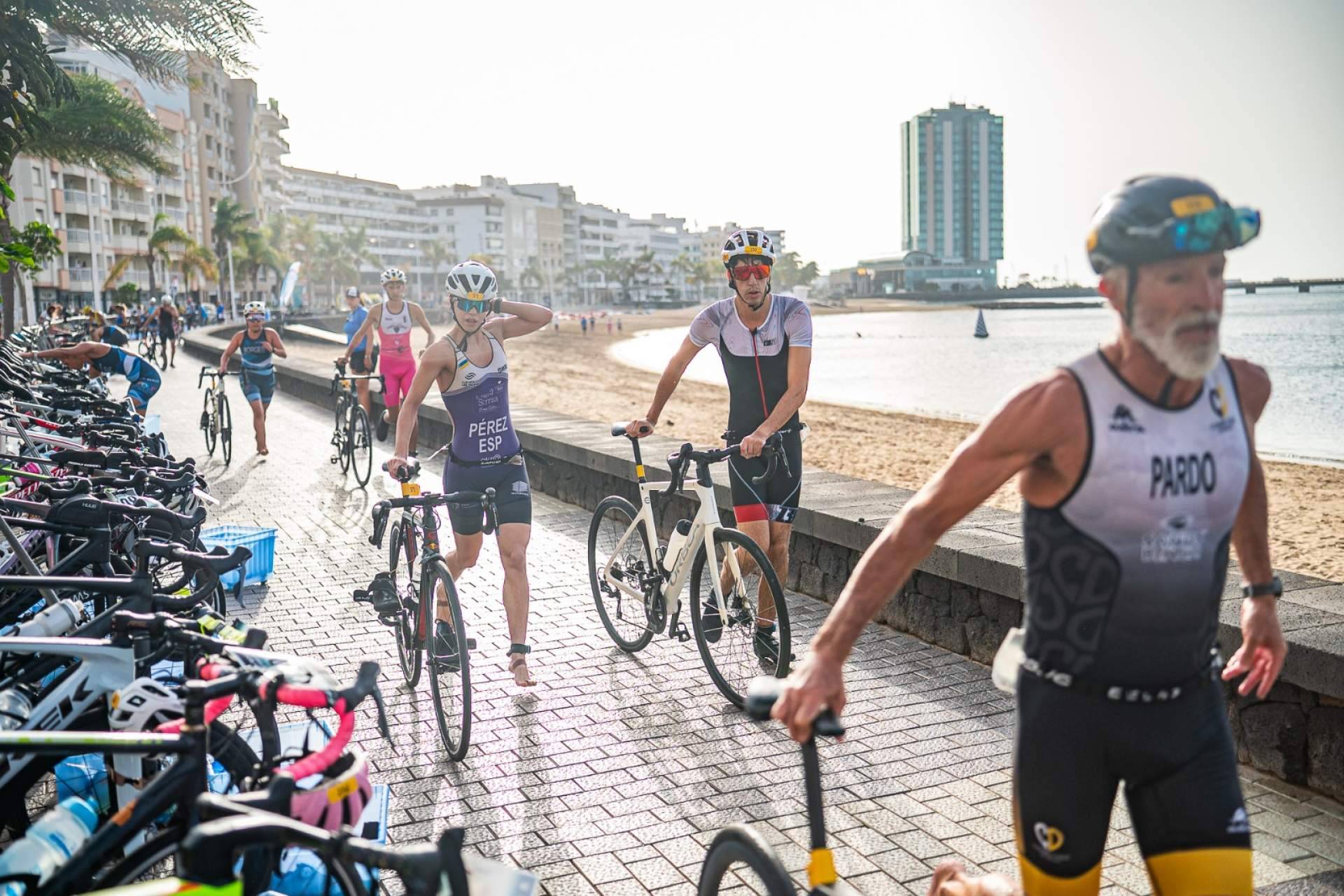 El Triatlón Ciudad de Arrecife convierte a la capital lanzaroteña en escaparate deportivo y turístico