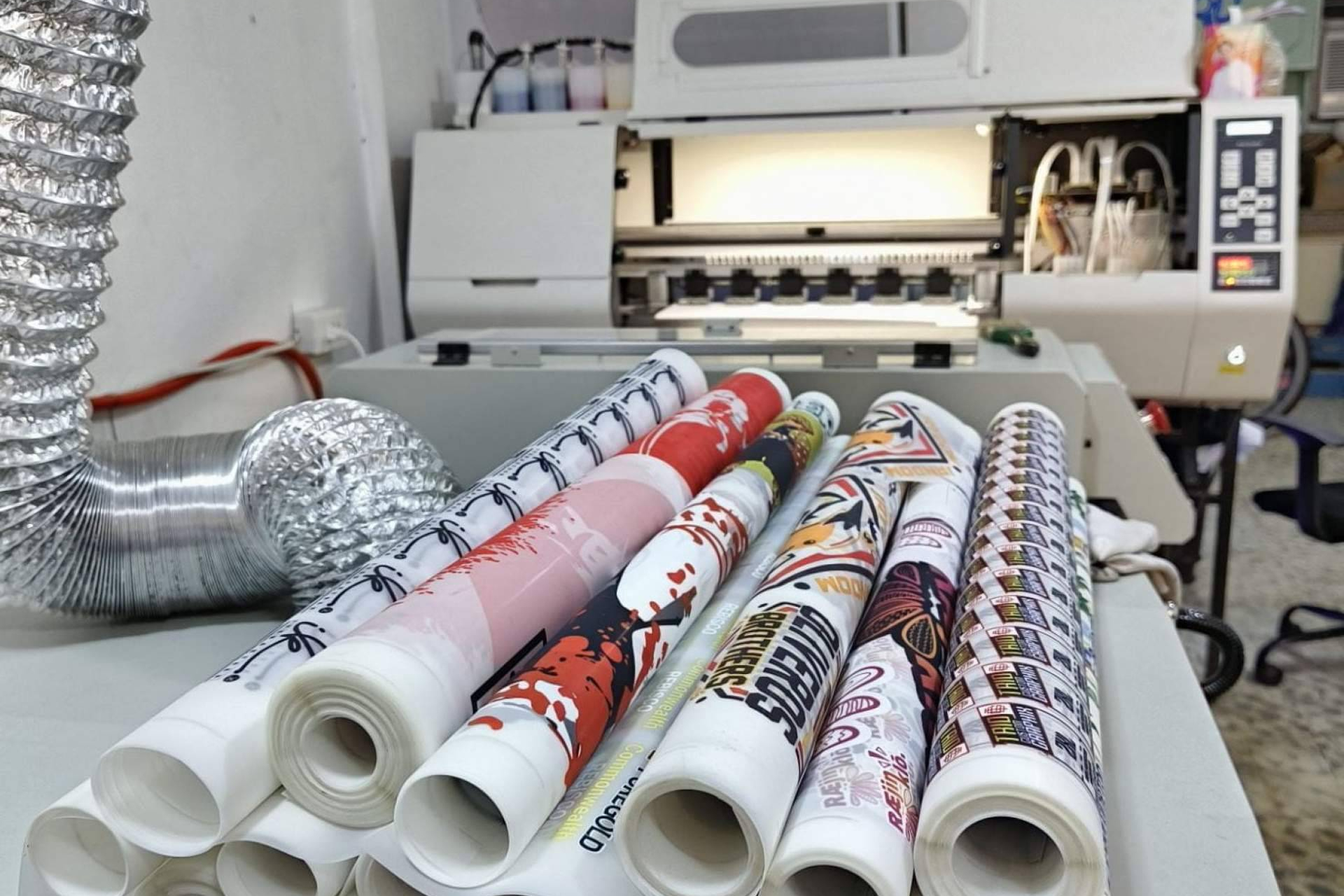 Impresión DTF y UV DTF; soluciones por metros para textil y superficies rígidas