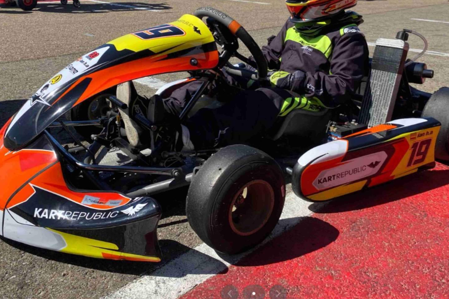 ADHESIVOSEMBARRADOS destaca en el diseño de adhesivos personalizados para Quads y Karts con enfoque profesional
