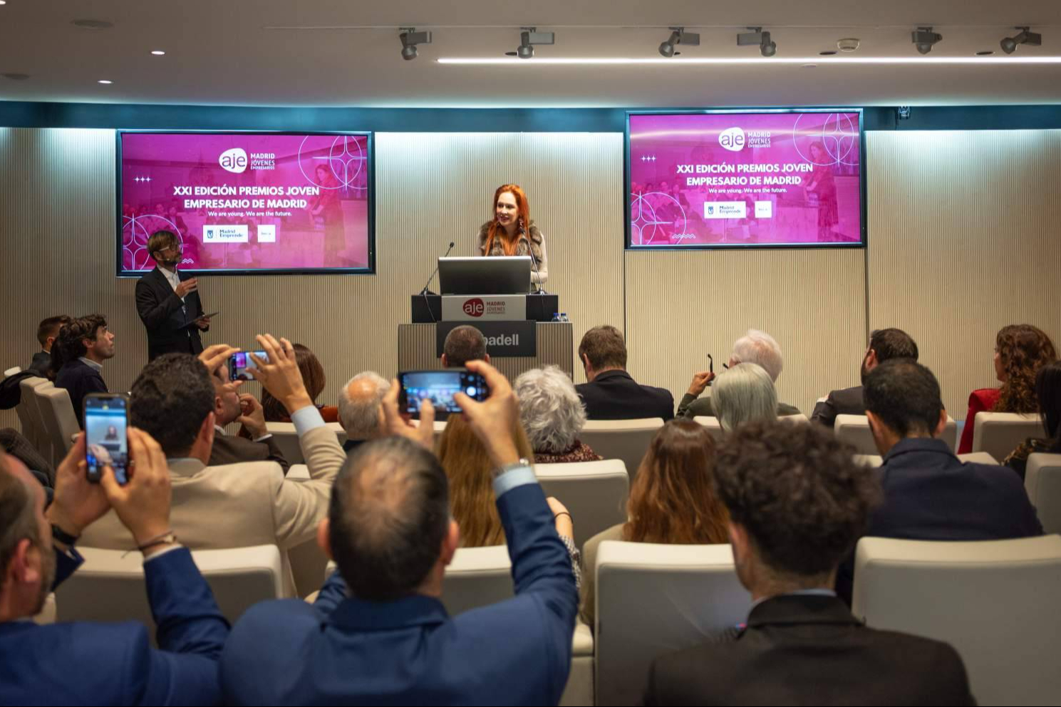 Dra. Elisabeth Arrojo, Premio AJE Madrid a la Mejor Joven Empresaria 2025