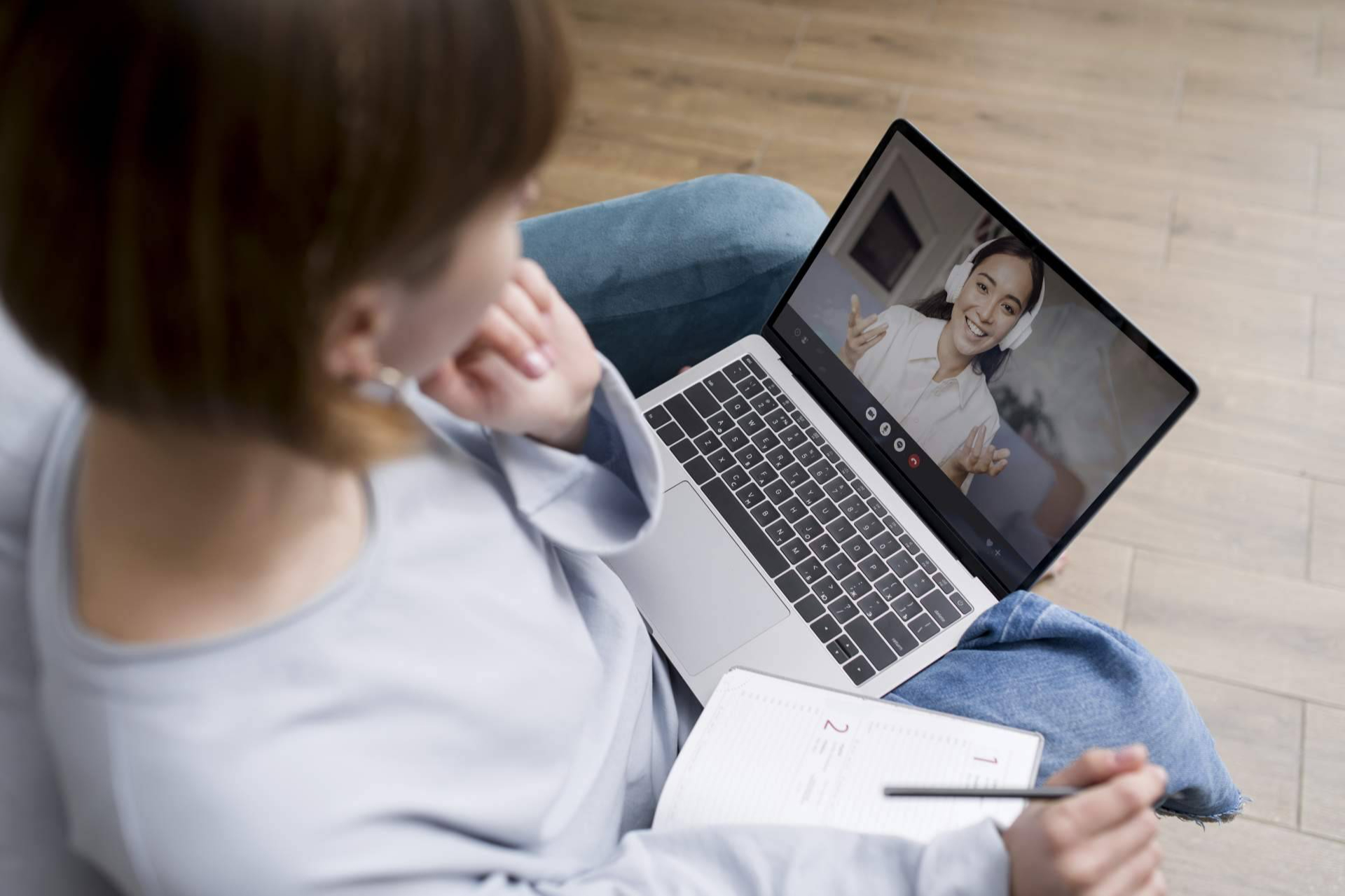 Cuidar la mente deja de ser tabú; la terapia se normaliza en España y crece el modelo psicológico online