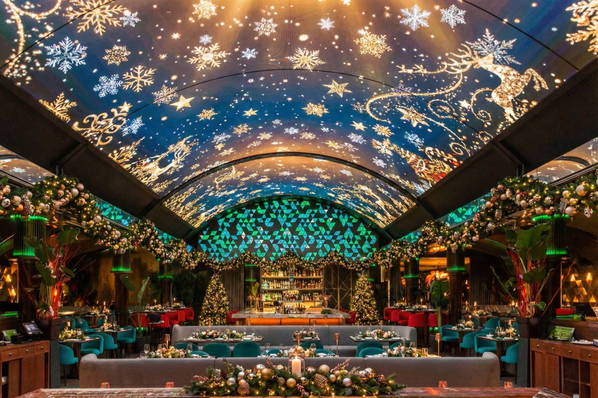 Gastronomía, luces y espectáculo, así se celebra la Navidad en el restaurante Quintoelemento