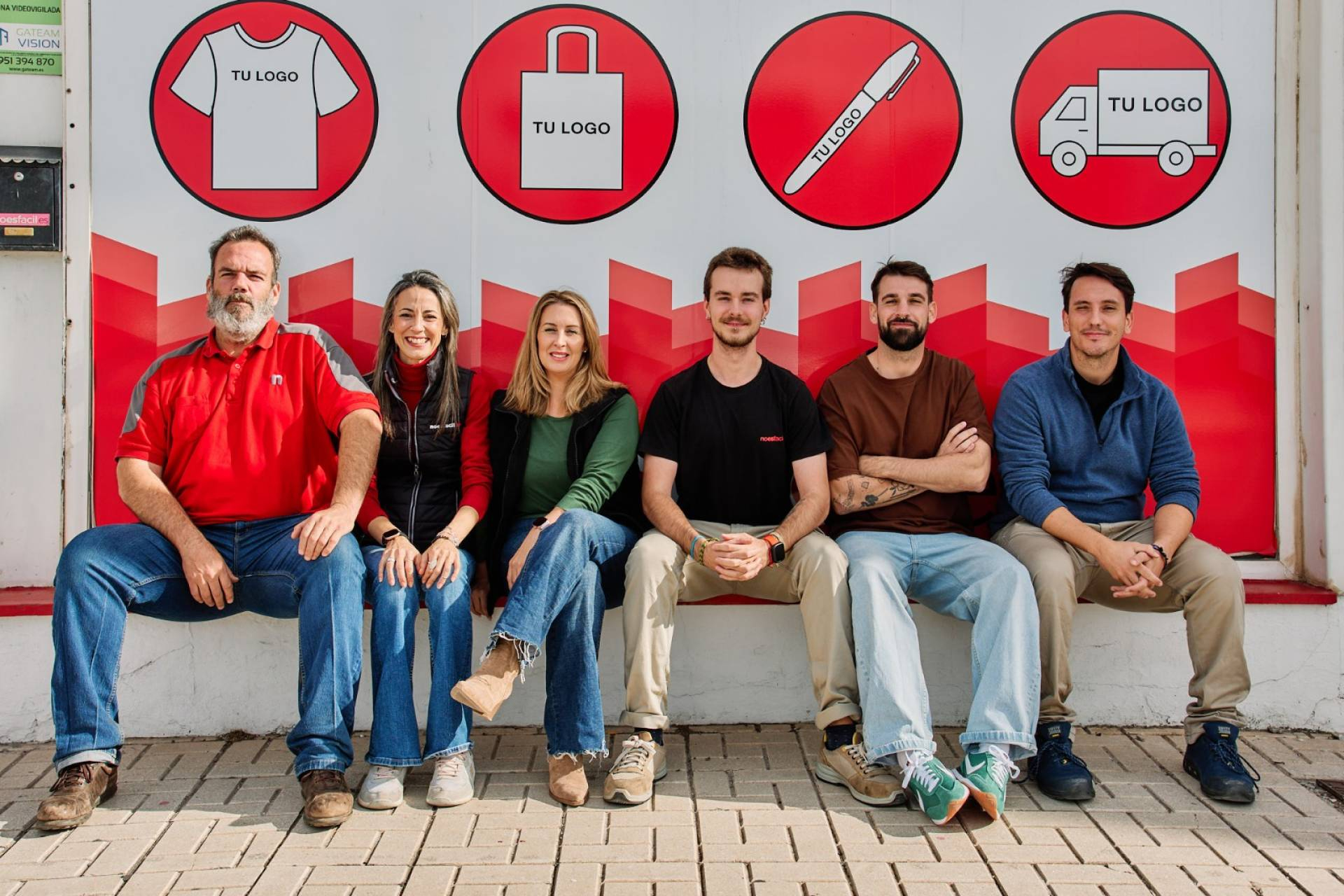 La malagueña 'No es Fácil' celebra dos décadas impulsando marcas a través del merchandising