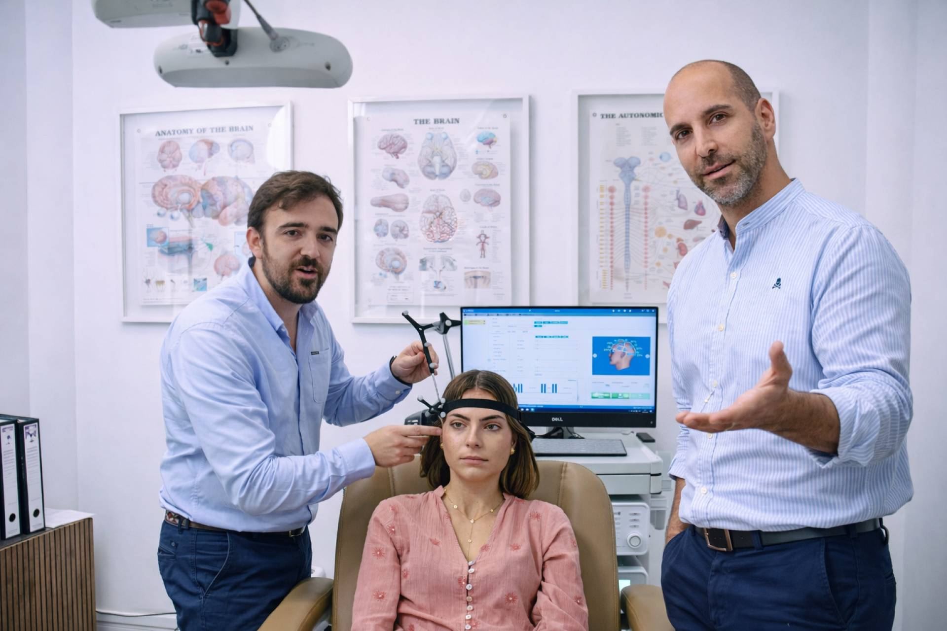 Un hito en la estimulación transcraneal; primera formación universitaria acreditada en EMT y tDCS en español