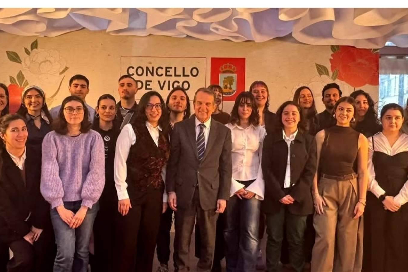 Jóvenes diseñadores de joyas crean los trofeos artesanales del Concurso Internacional de la Camelia