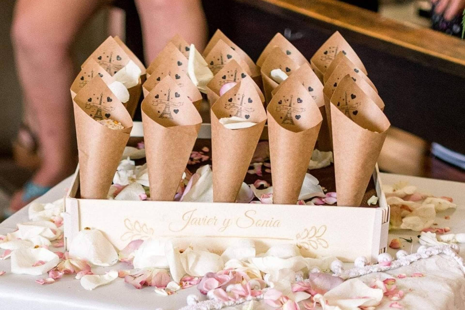 Las cajas personalizadas para bodas y comuniones ganan protagonismo en celebraciones