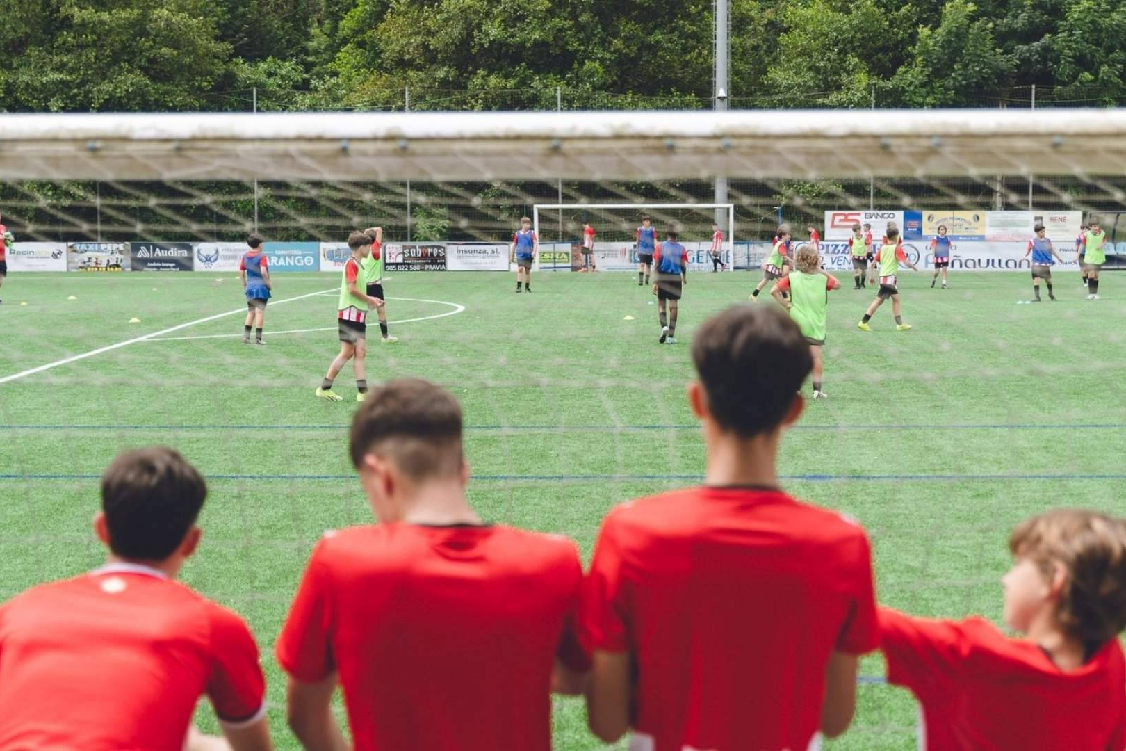 Asturias y Alicante acogen el campus de fútbol en inglés con opción de beca internacional