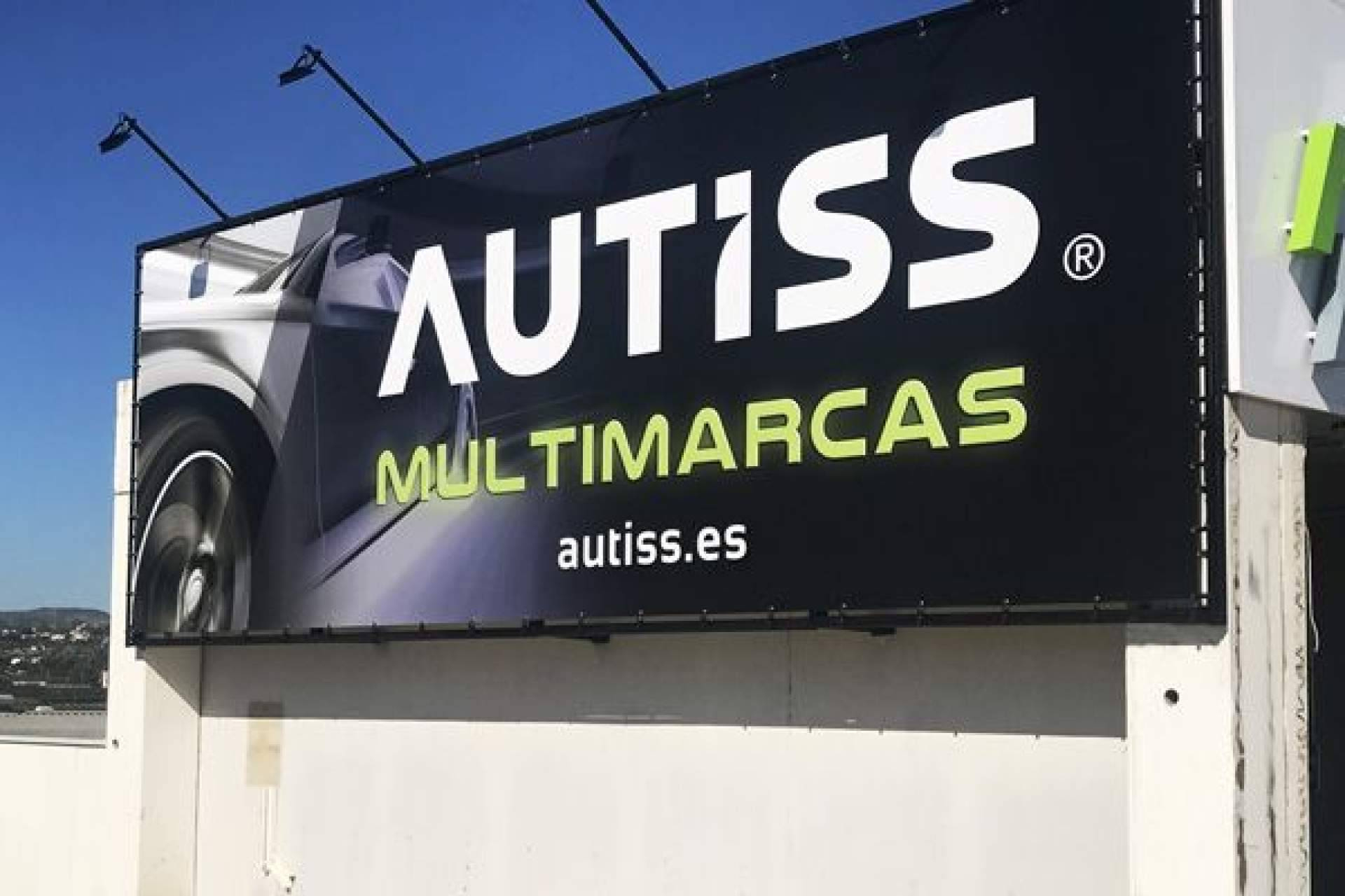 Rótulos Cecilio refuerza su posicionamiento con soluciones de lonas de gran formato en Valencia