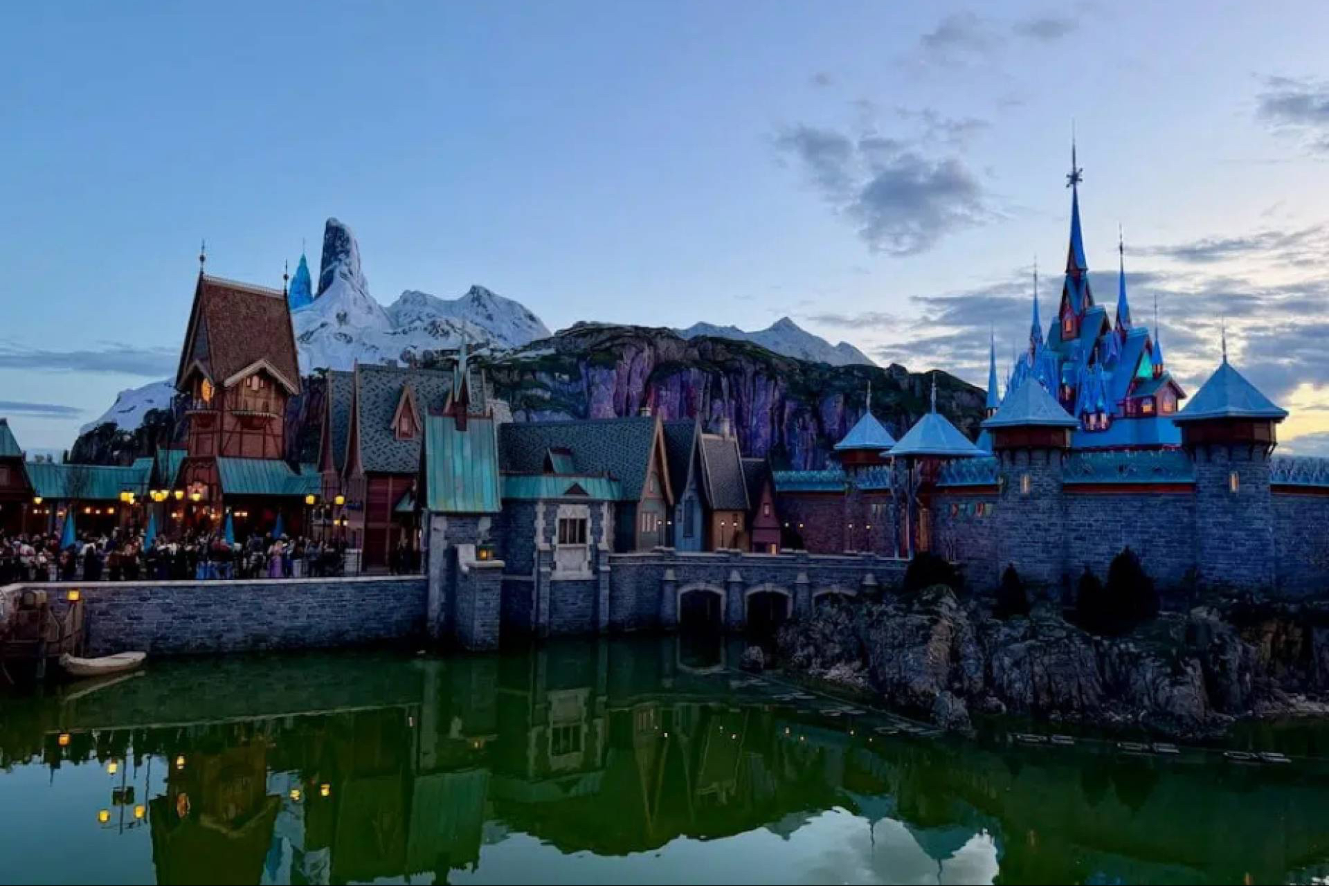 World of Frozen en Disneyland Paris protagoniza la nueva guía publicada por Parquetemático.net