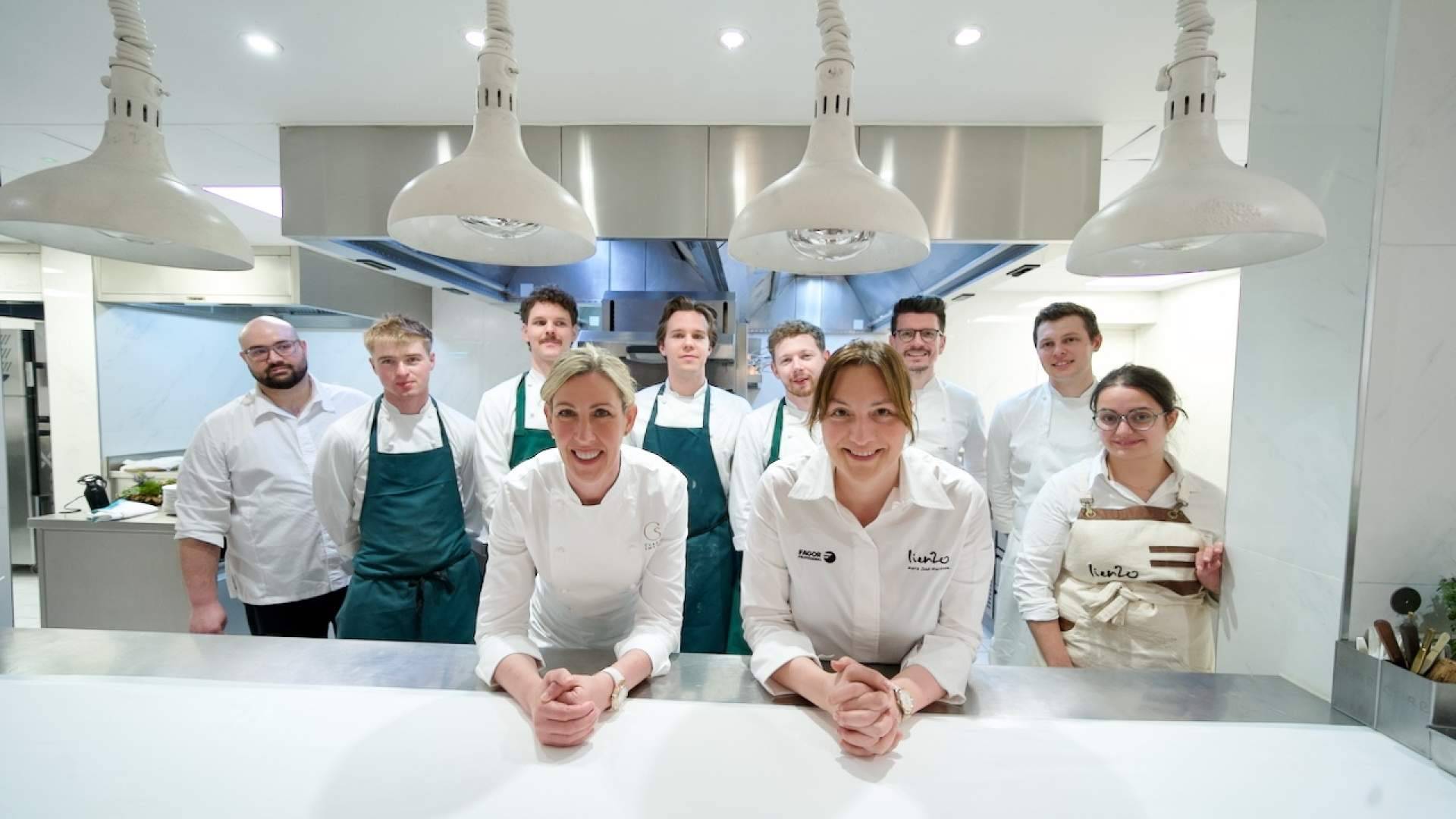 Las chefs María José Martínez y Clare Smyth cocinan juntas en Londres
