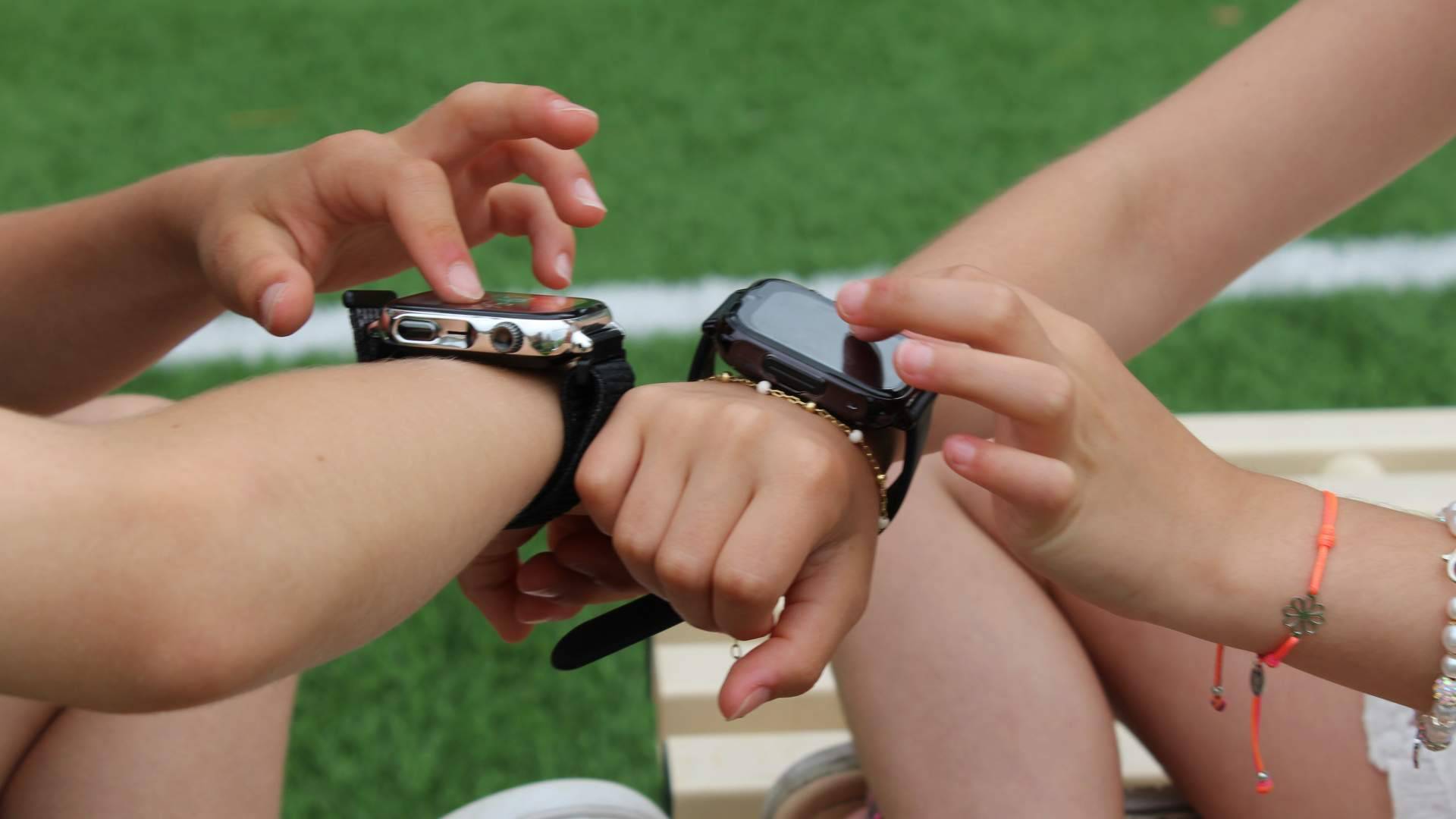 Los relojes GPS para niños refuerzan su popularidad como regalo tecnológico para el verano