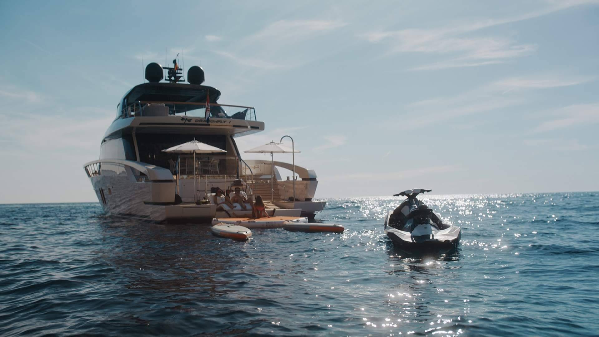 Guía ‘motor yacht charter Ibiza’, cuánto cuesta y cómo elegir el yate a motor ideal para navegar por las Baleares