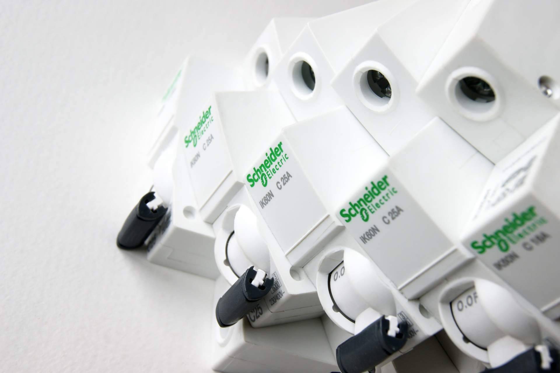 La disponibilidad inmediata de material eléctrico Schneider Electric marca la propuesta de Cadenza Electric
